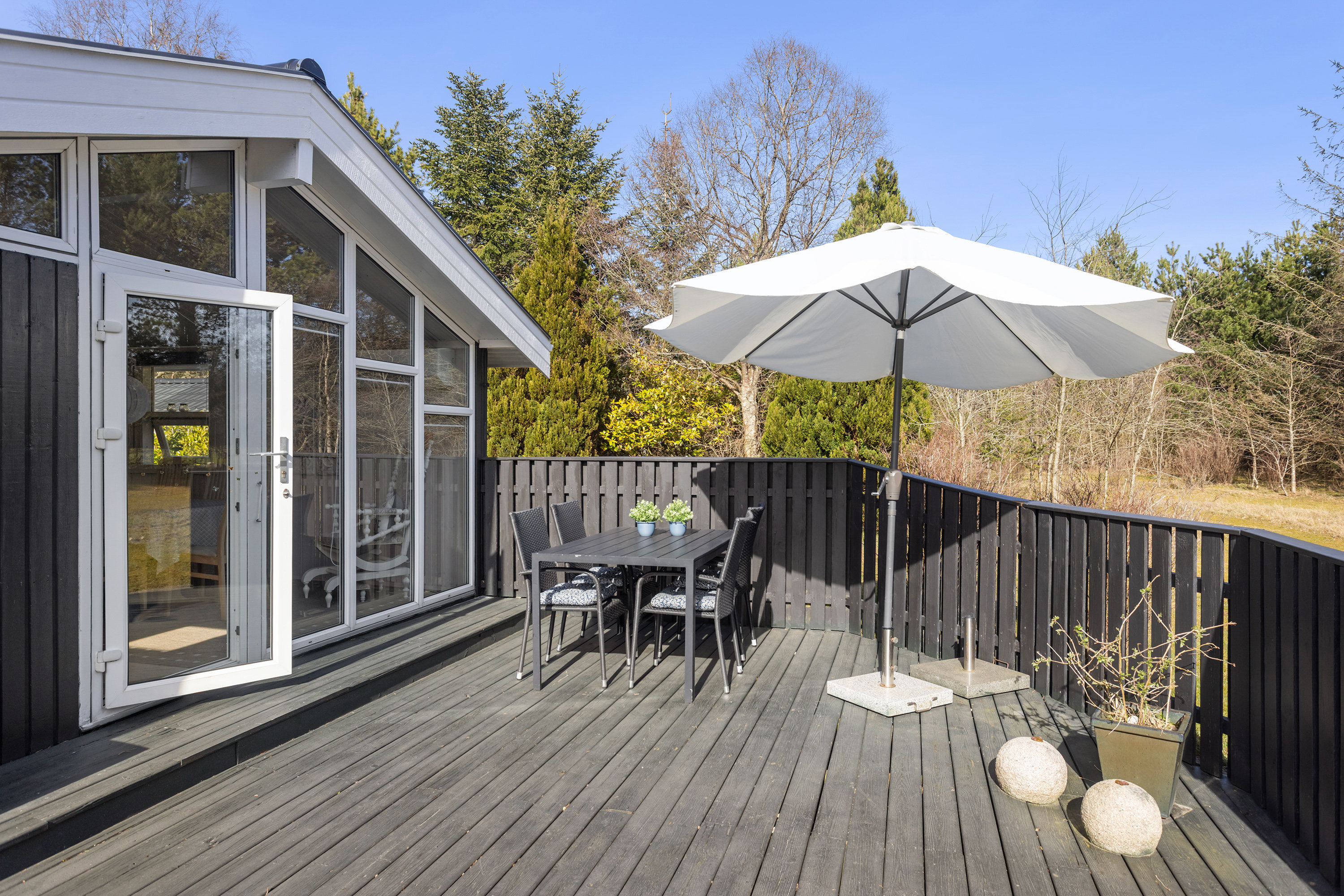 Fremhævet terrasse billede i fuldskærmstilstand. Billede af Bugten 48, Bratten, 9981 Jerup