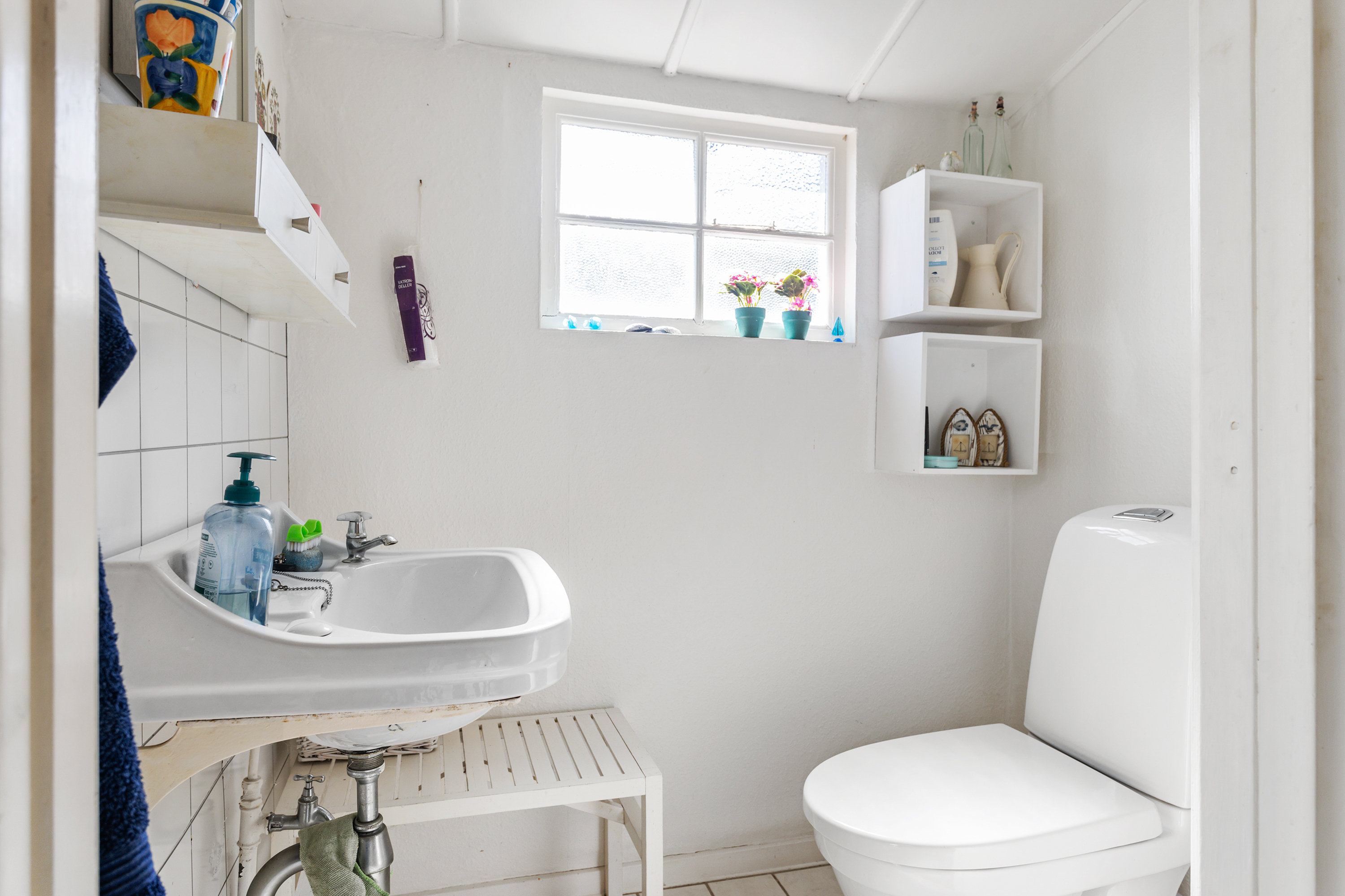 Fremhævet badeværelse i udhus billede i fuldskærmstilstand. Billede af Nordre Strandvej 53, 9300 Sæby