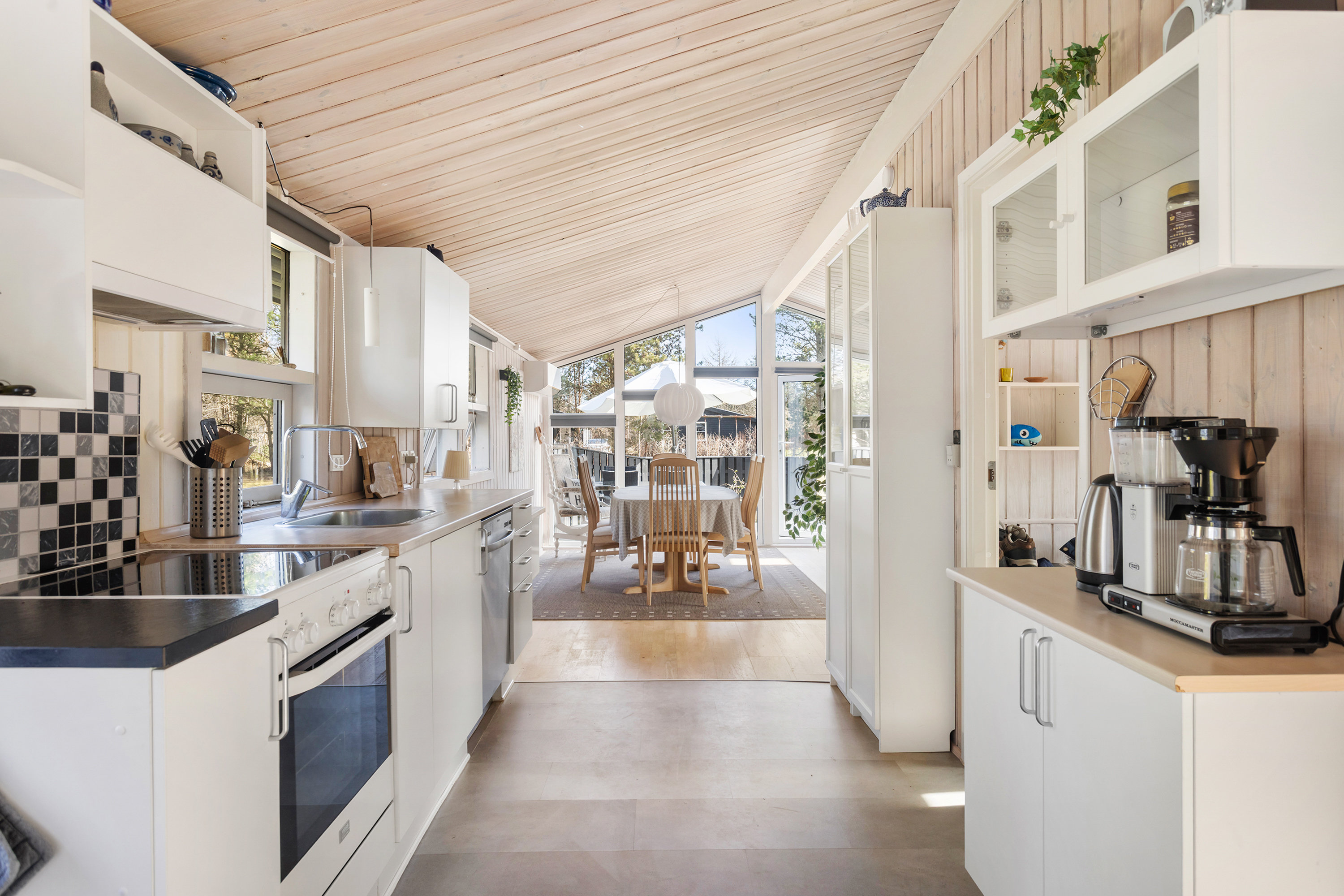 Fremhævet køkken billede i fuldskærmstilstand. Billede af Bugten 48, Bratten, 9981 Jerup