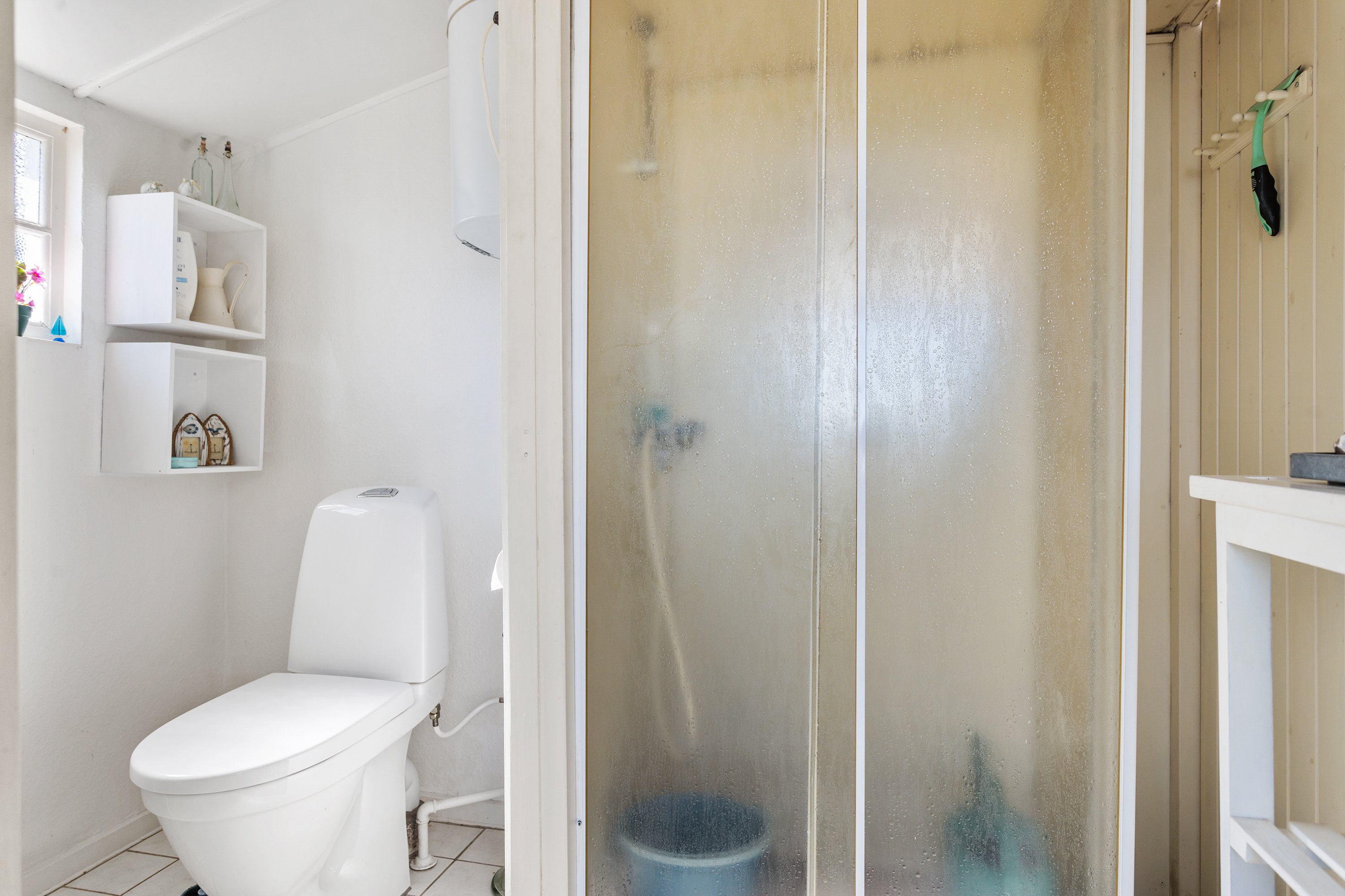 Fremhævet badeværelse i udhus billede i fuldskærmstilstand. Billede af Nordre Strandvej 53, 9300 Sæby