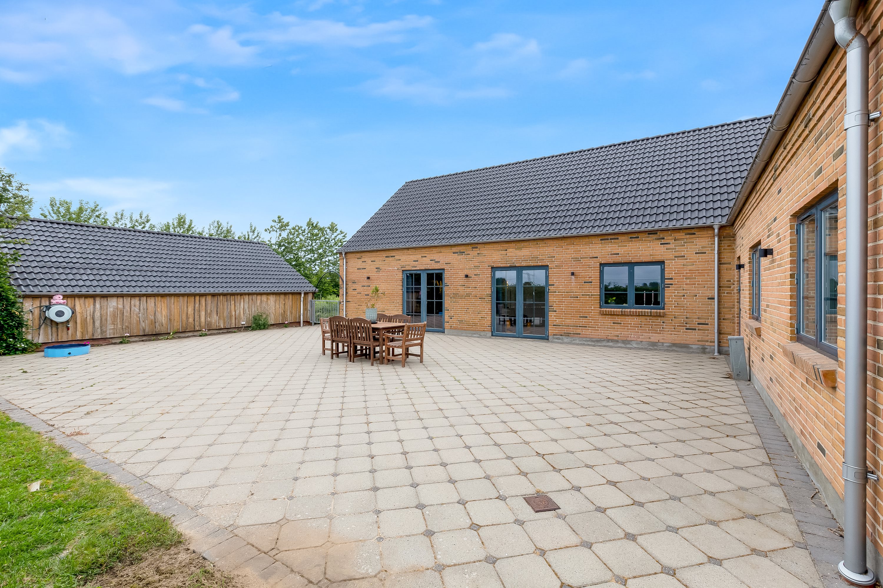 Fremhævet terrasse billede i fuldskærmstilstand. Billede af Kyllinghusvej 1, Sdr Hvam, 7500 Holstebro