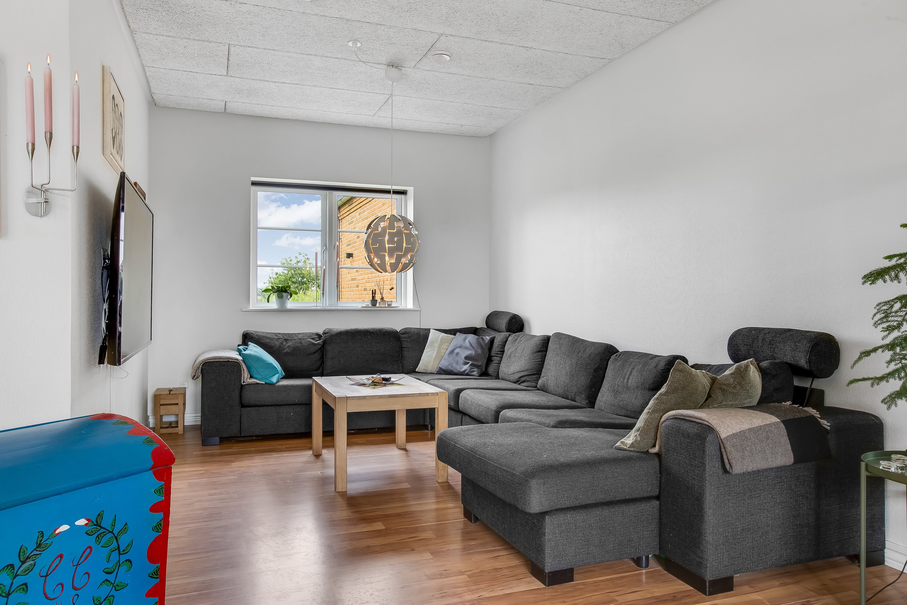 Fremhævet stue billede i fuldskærmstilstand. Billede af Kyllinghusvej 1, Sdr Hvam, 7500 Holstebro