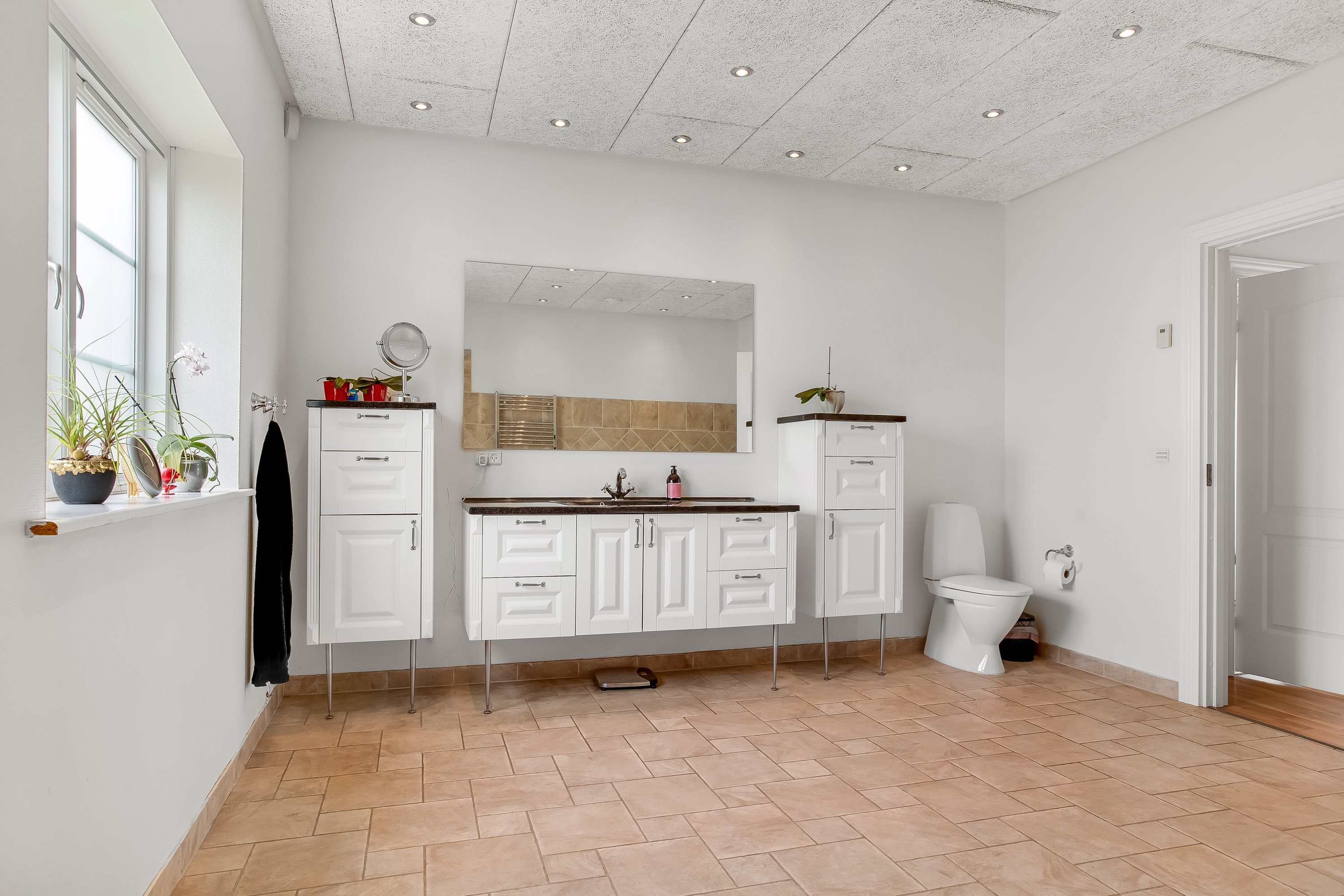 Fremhævet badeværelse billede i fuldskærmstilstand. Billede af Kyllinghusvej 1, Sdr Hvam, 7500 Holstebro