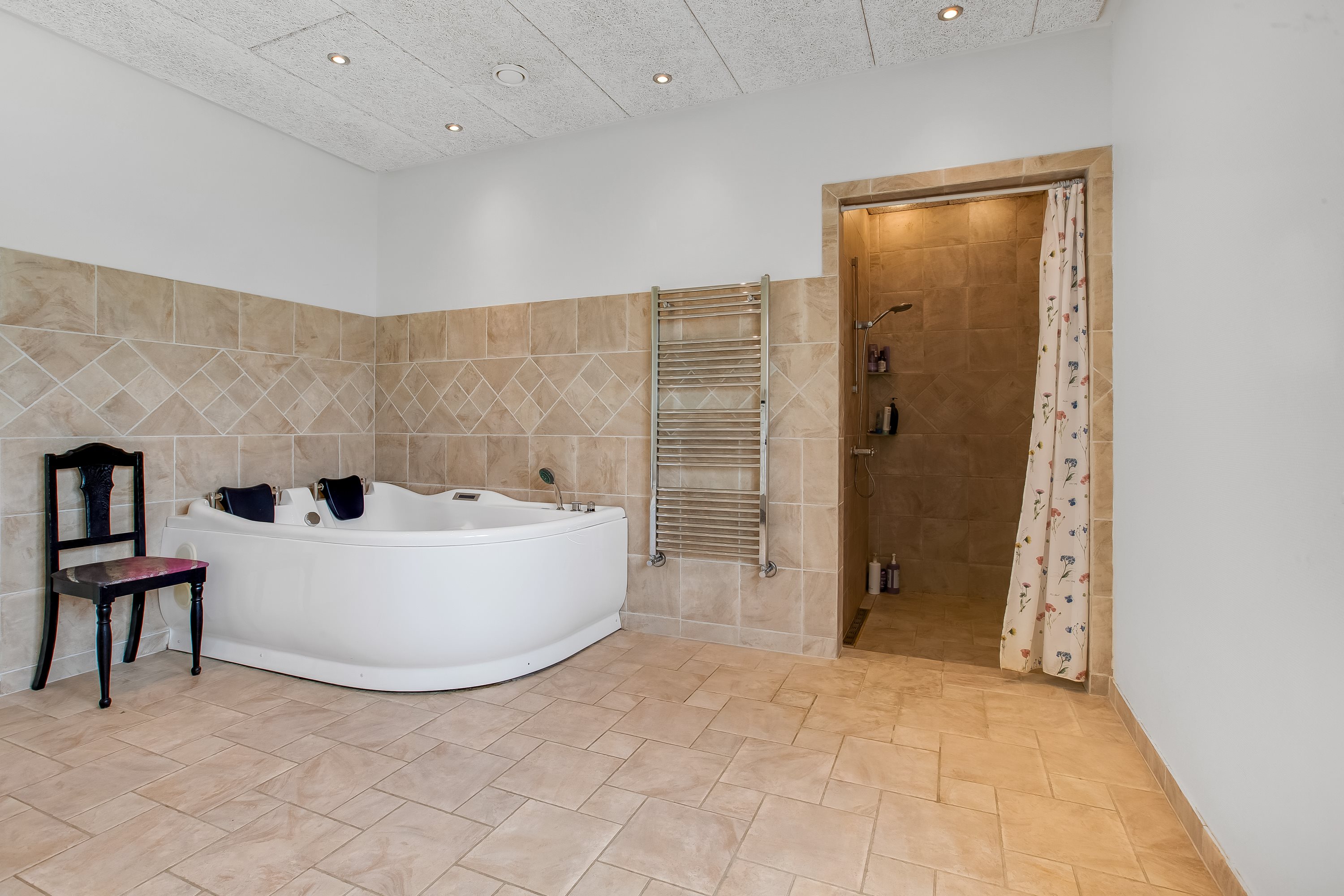 Fremhævet badeværelse billede i fuldskærmstilstand. Billede af Kyllinghusvej 1, Sdr Hvam, 7500 Holstebro