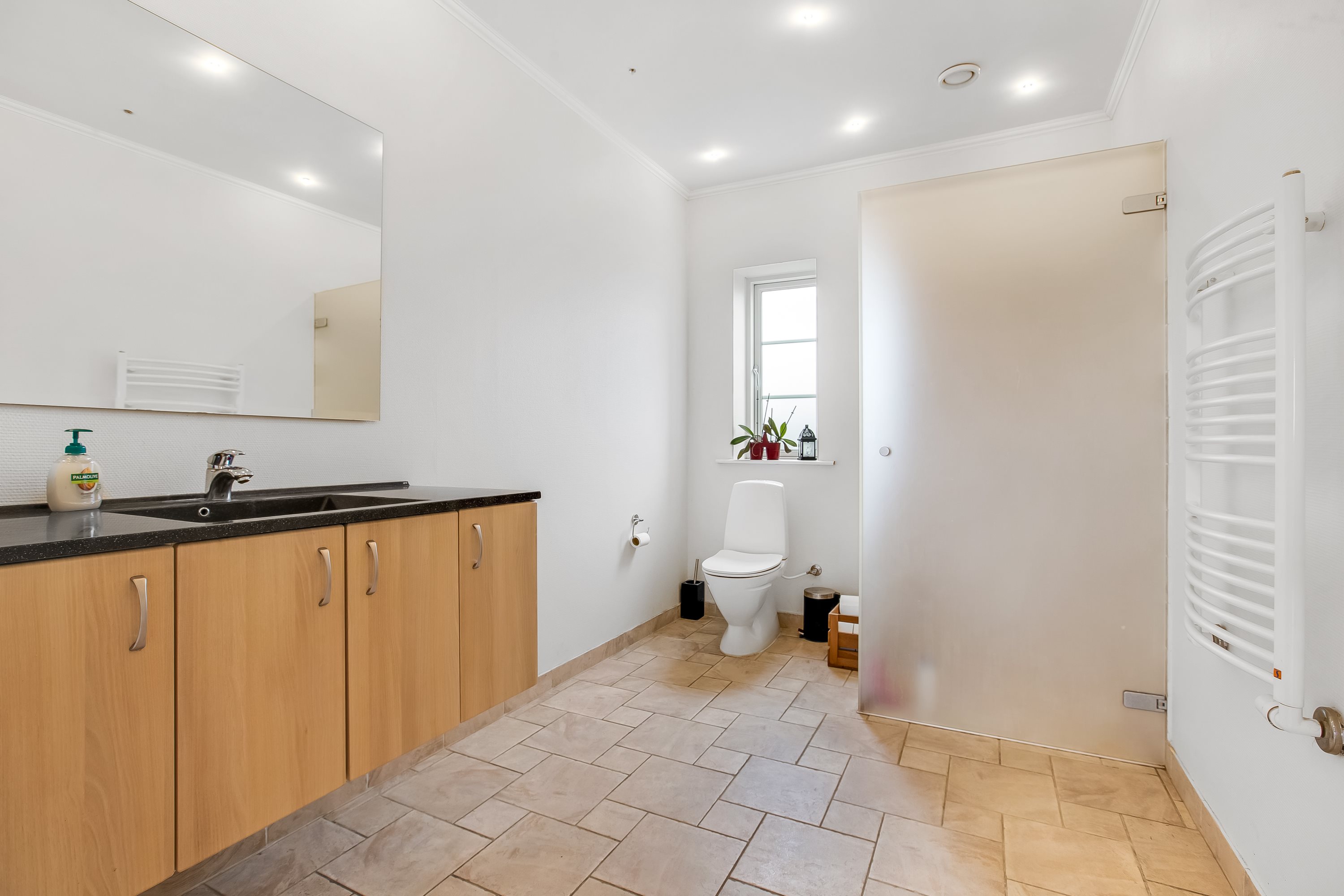 Fremhævet badeværelse billede i fuldskærmstilstand. Billede af Kyllinghusvej 1, Sdr Hvam, 7500 Holstebro