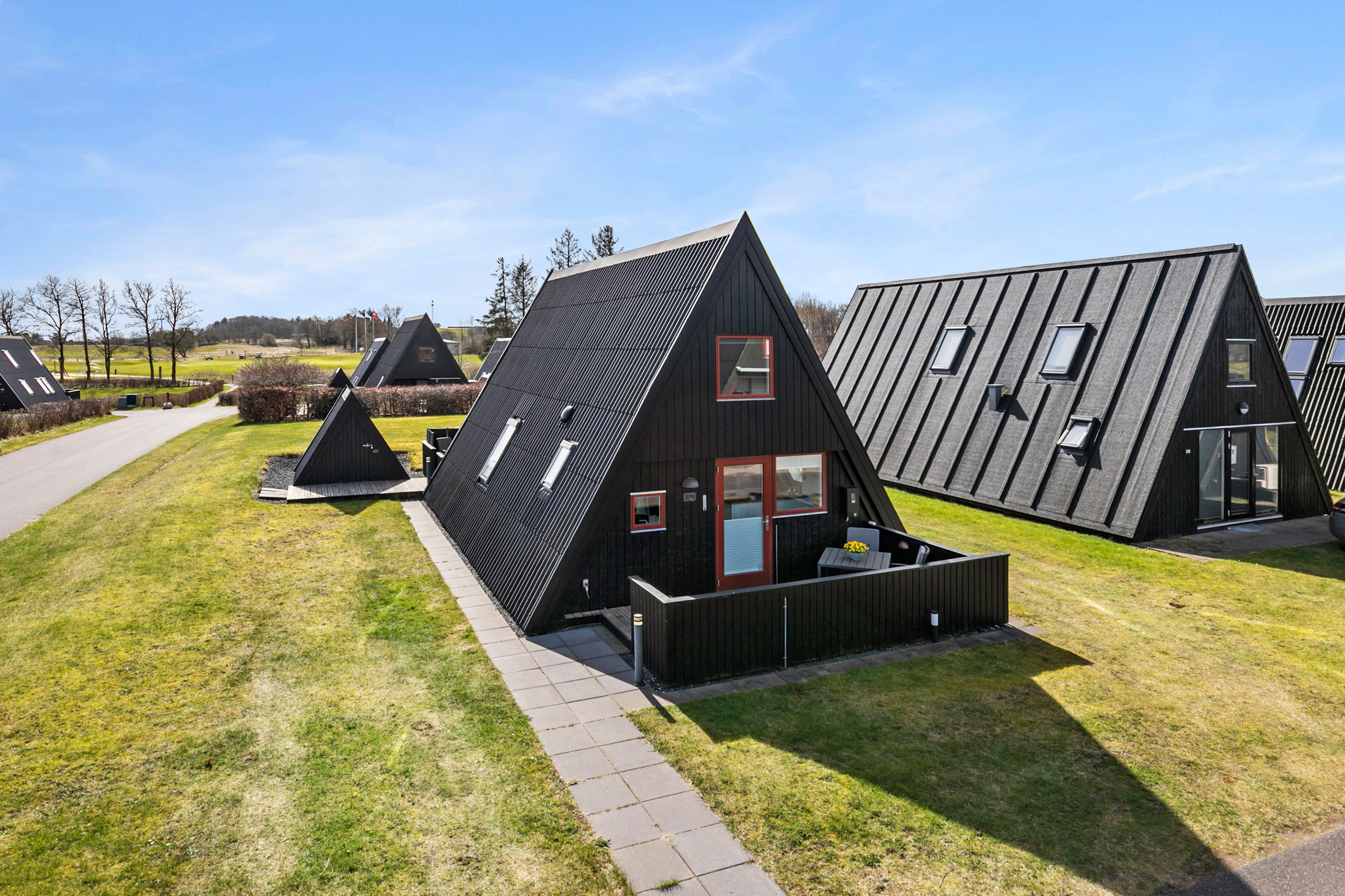 Fremhævet facade billede i fuldskærmstilstand. Billede af Golfsvinget 279, Gatten, 9640 Farsø