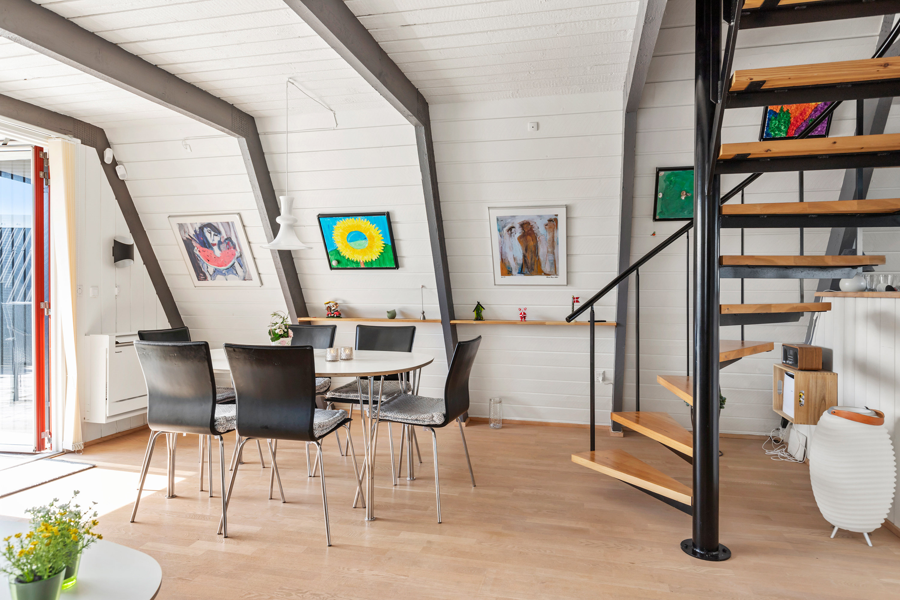 Fremhævet stue billede i fuldskærmstilstand. Billede af Golfsvinget 279, Gatten, 9640 Farsø