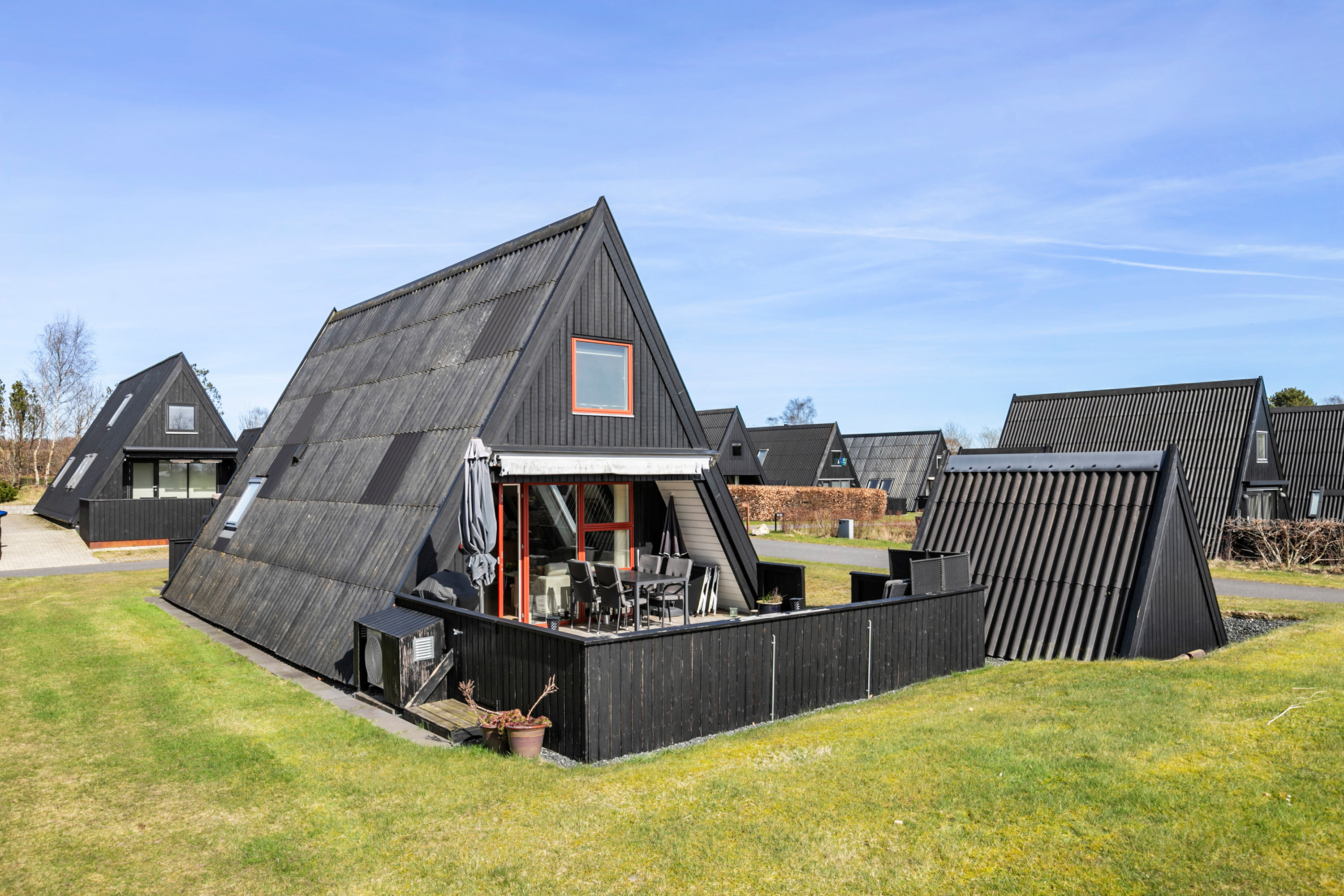 Fremhævet facade billede i fuldskærmstilstand. Billede af Golfsvinget 279, Gatten, 9640 Farsø