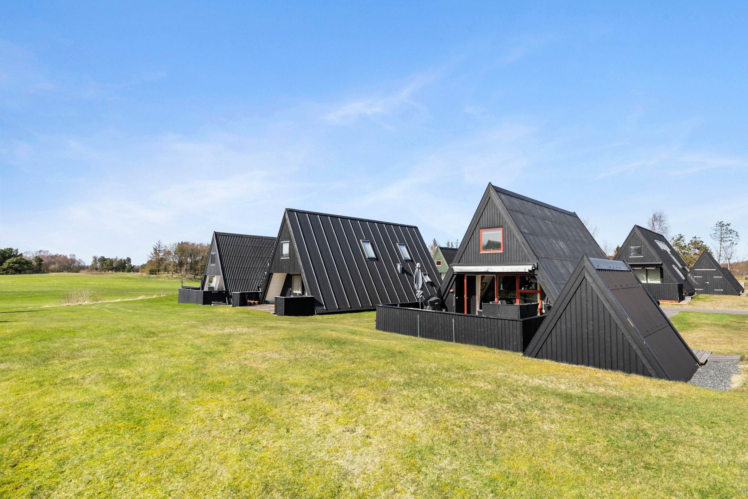 Fremhævet facade billede i fuldskærmstilstand. Billede af Golfsvinget 279, Gatten, 9640 Farsø