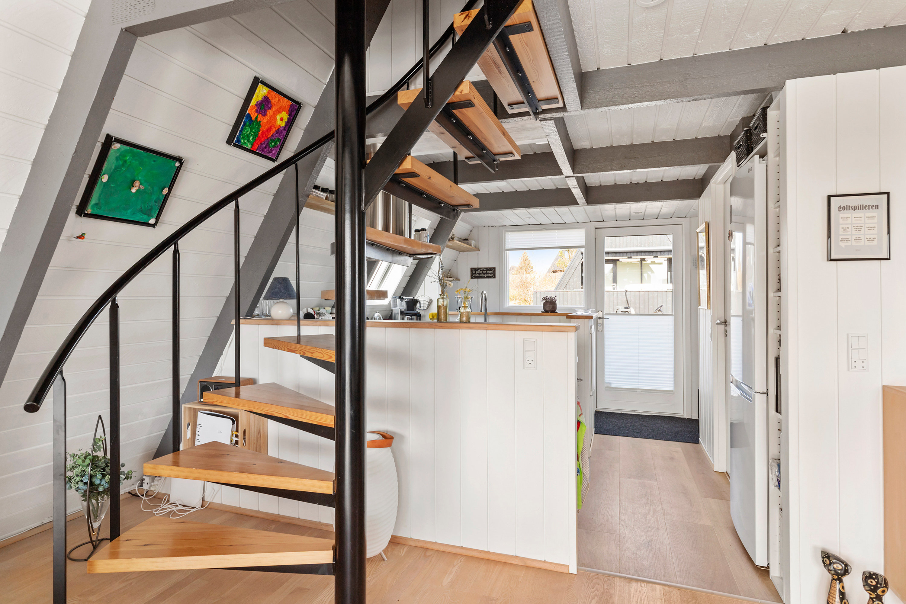Fremhævet trappe billede i fuldskærmstilstand. Billede af Golfsvinget 279, Gatten, 9640 Farsø