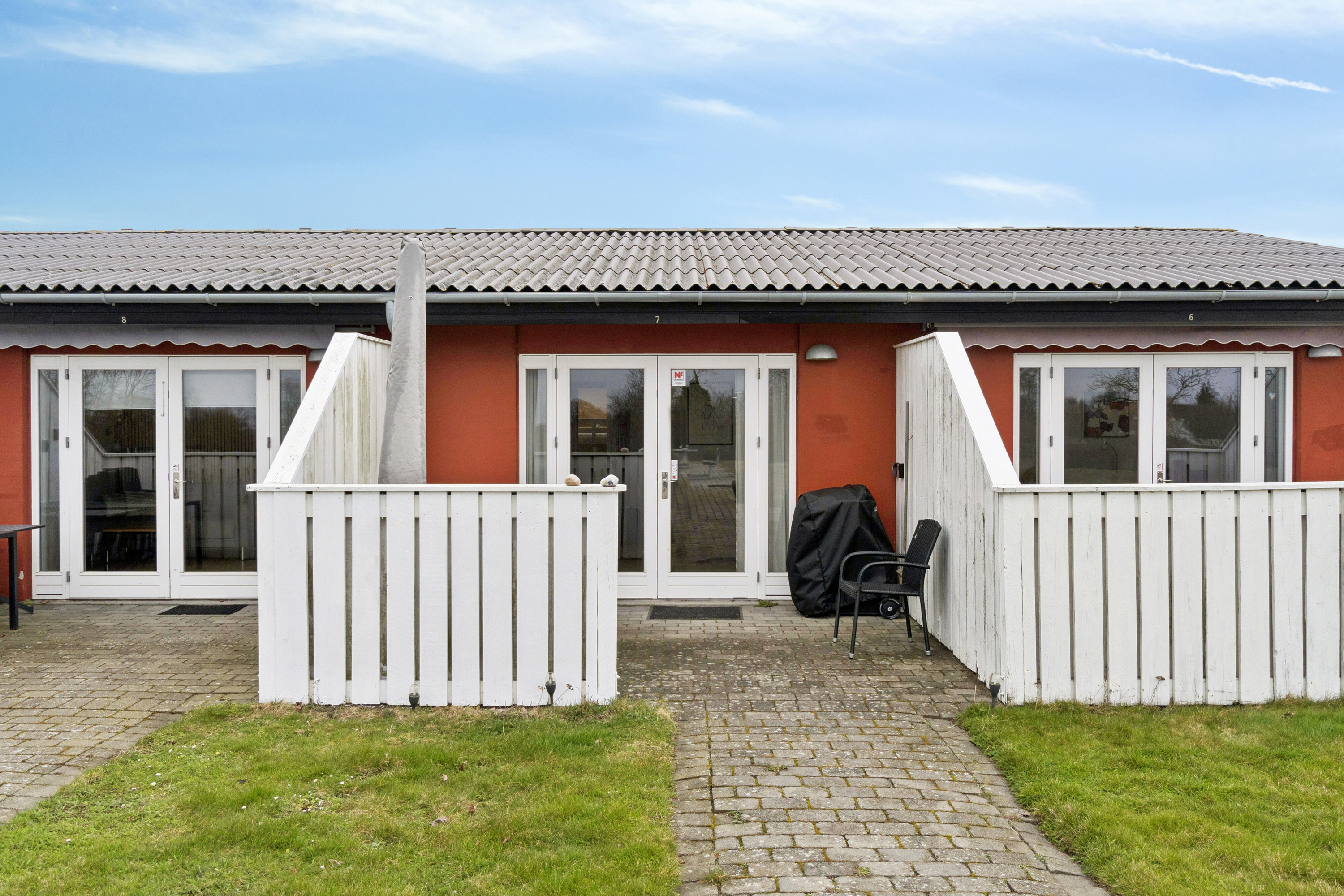 Fremhævet set fra vejen billede i fuldskærmstilstand. Billede af Haregade 14, 7., Aakirkeby, 3720 Aakirkeby