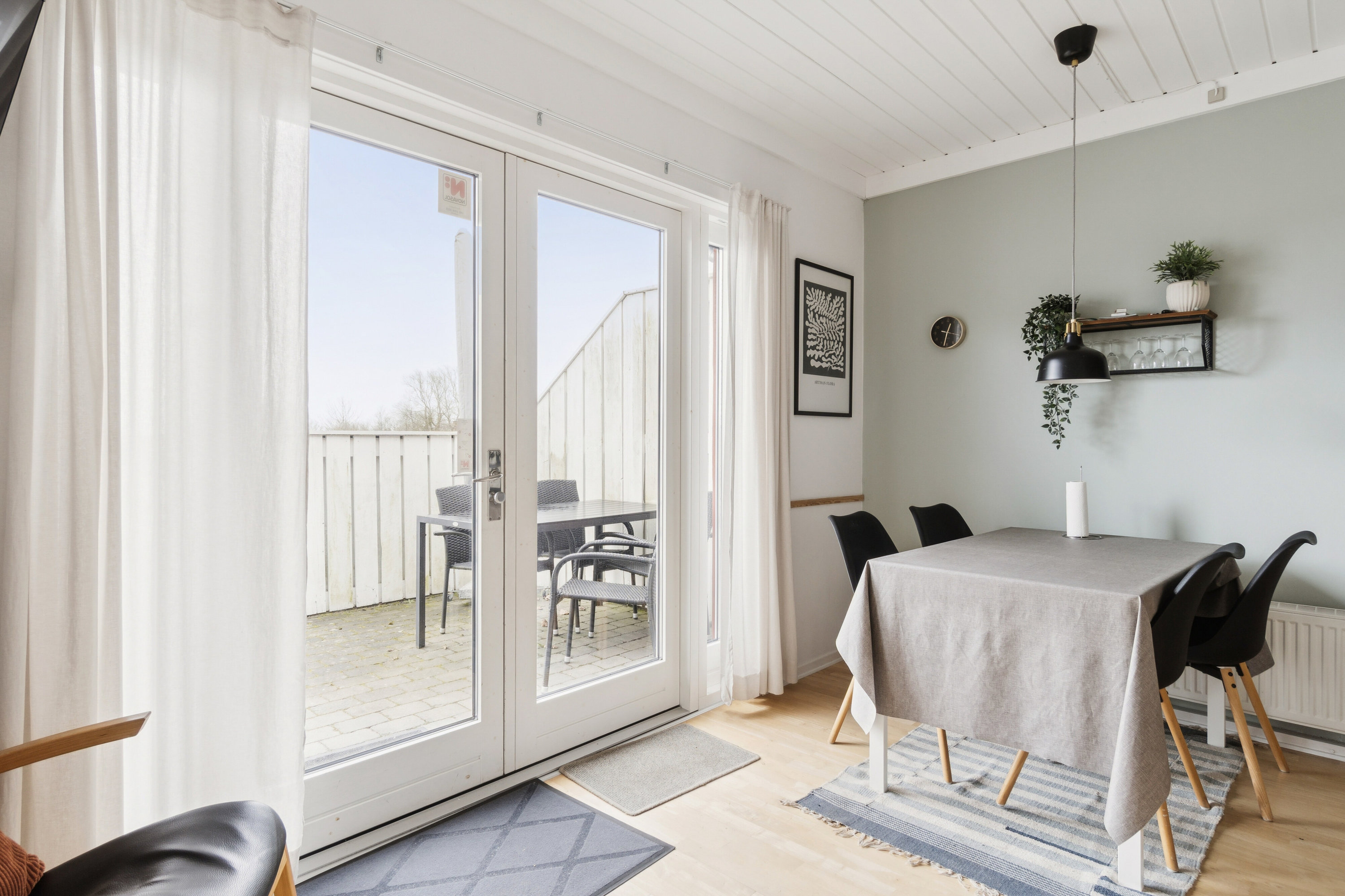 Fremhævet spisestue billede i fuldskærmstilstand. Billede af Haregade 14, 7., Aakirkeby, 3720 Aakirkeby