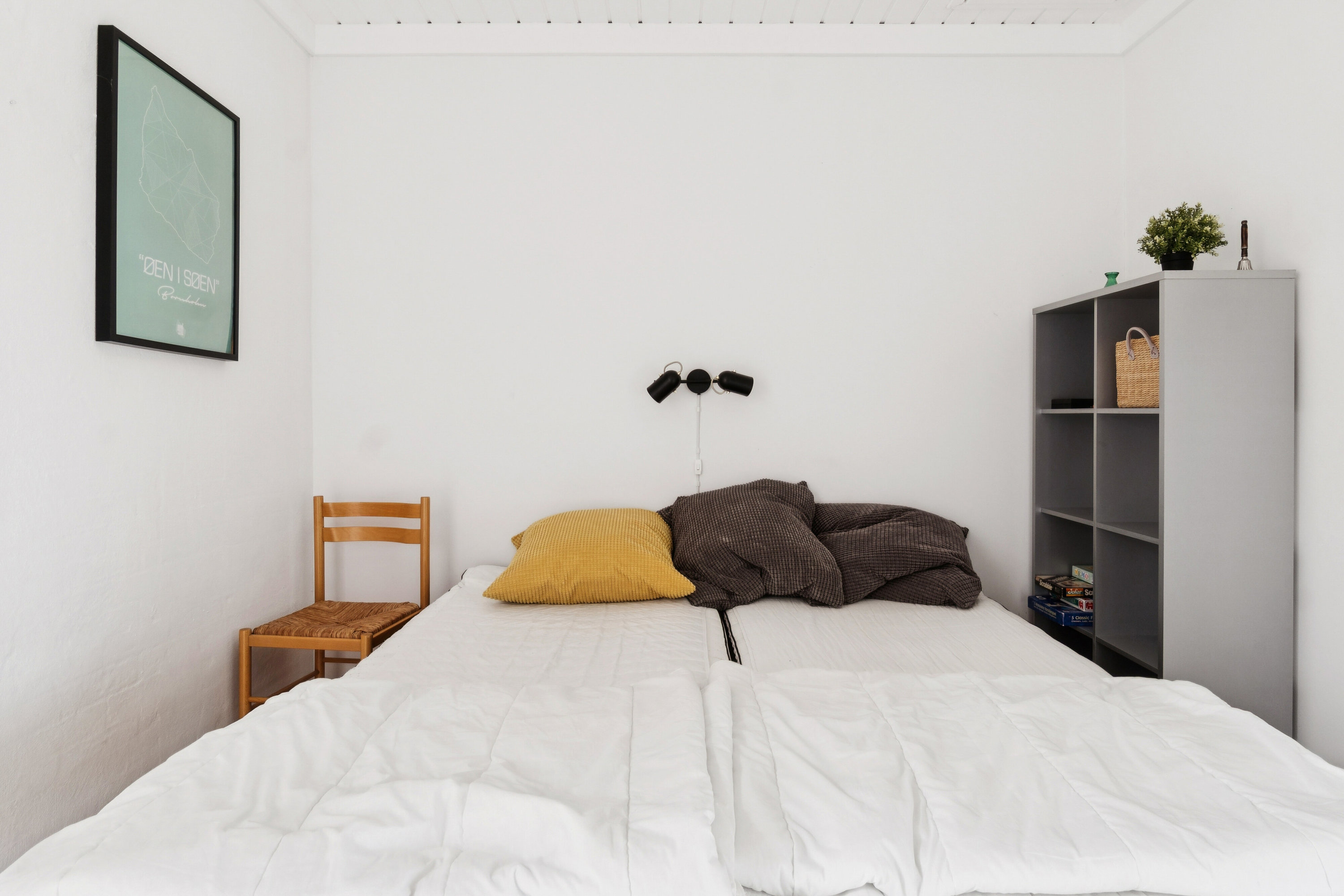 Fremhævet soveværelse billede i fuldskærmstilstand. Billede af Haregade 14, 7., Aakirkeby, 3720 Aakirkeby