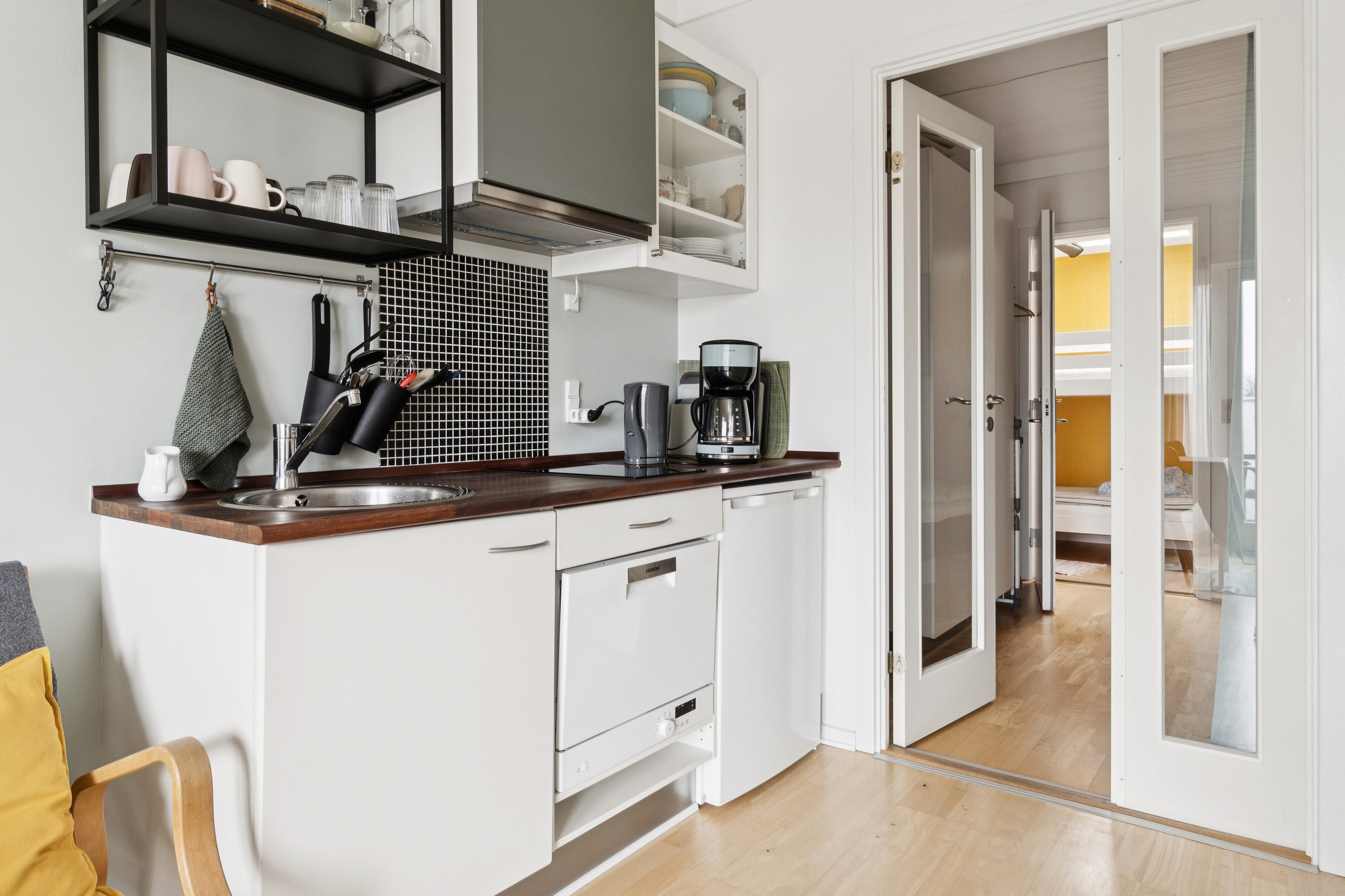 Fremhævet køkken billede i fuldskærmstilstand. Billede af Haregade 14, 7., Aakirkeby, 3720 Aakirkeby