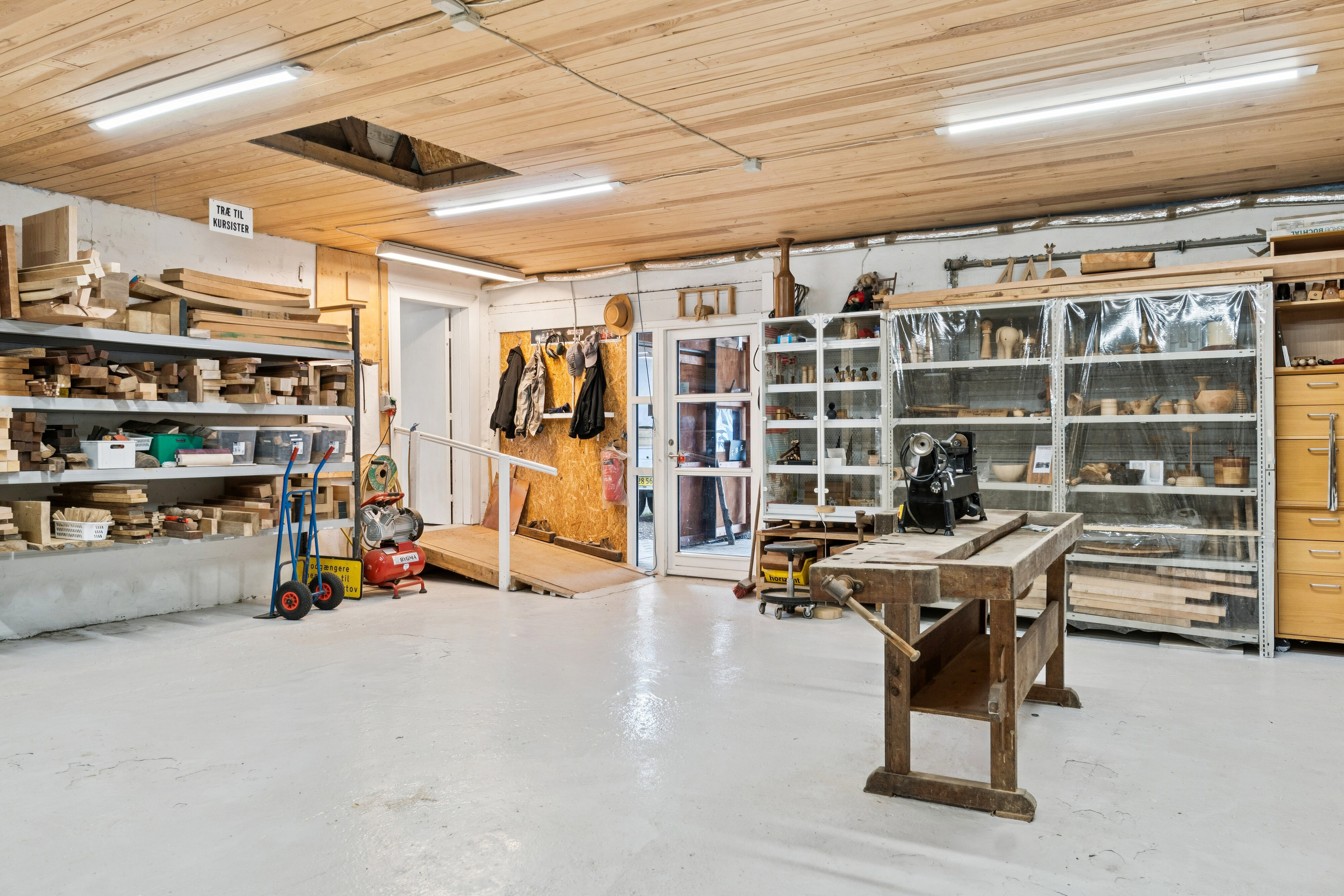 Fremhævet garage billede i fuldskærmstilstand. Billede af Tverstedvej 23, Uggerby, 9800 Hjørring