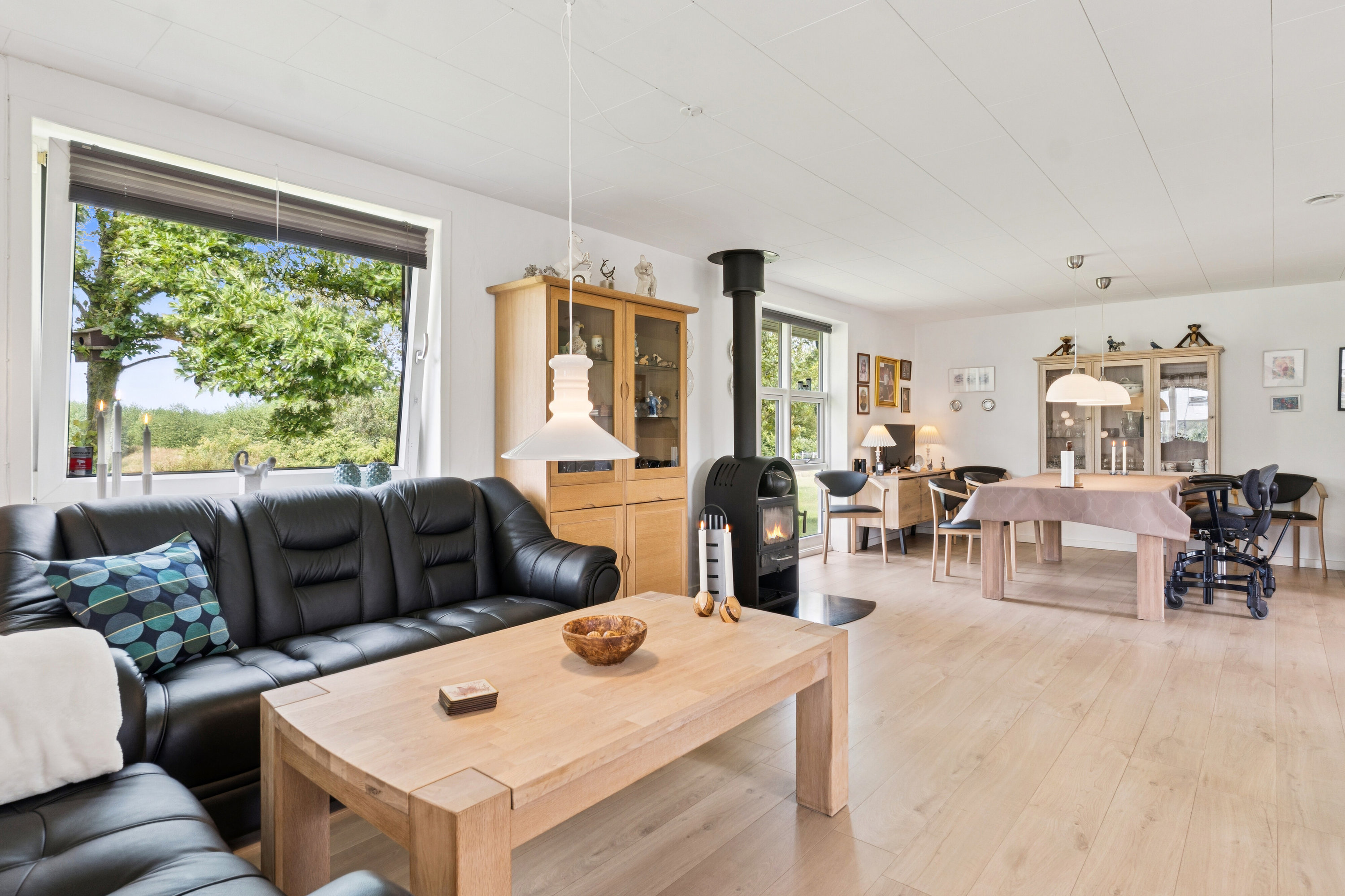 Fremhævet stue billede i fuldskærmstilstand. Billede af Tverstedvej 23, Uggerby, 9800 Hjørring