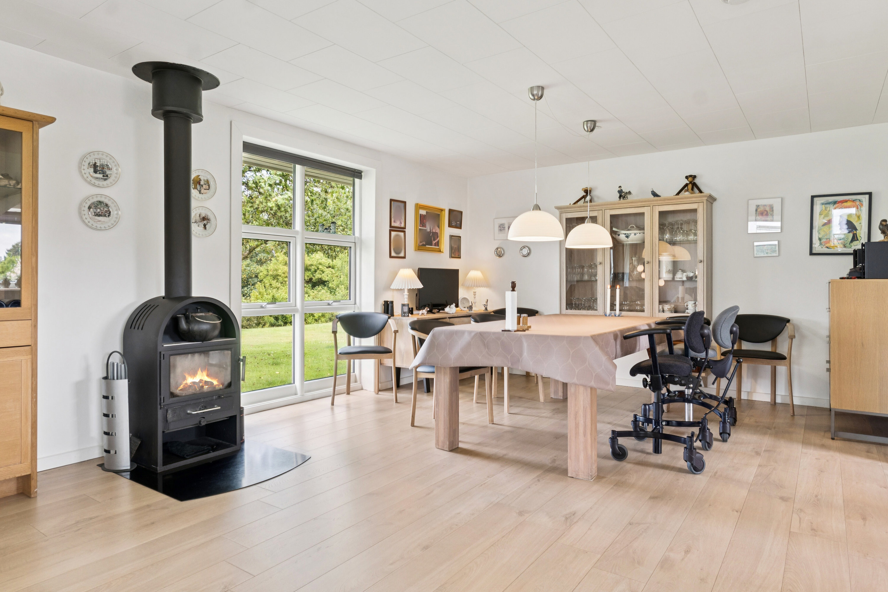 Fremhævet stue billede i fuldskærmstilstand. Billede af Tverstedvej 23, Uggerby, 9800 Hjørring