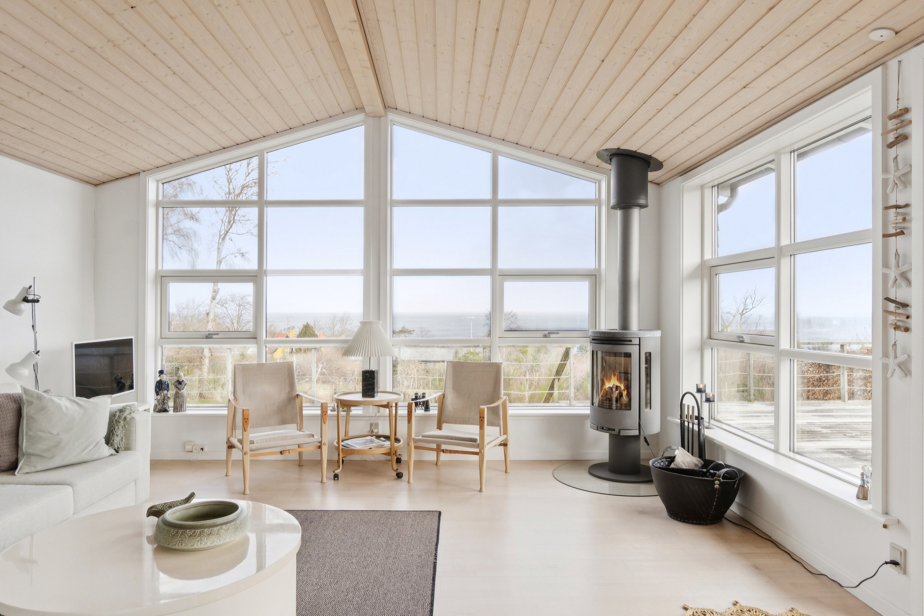 Fremhævet stue billede i fuldskærmstilstand. Billede af Lundegårdsvej 4, Sandkås, 3770 Allinge