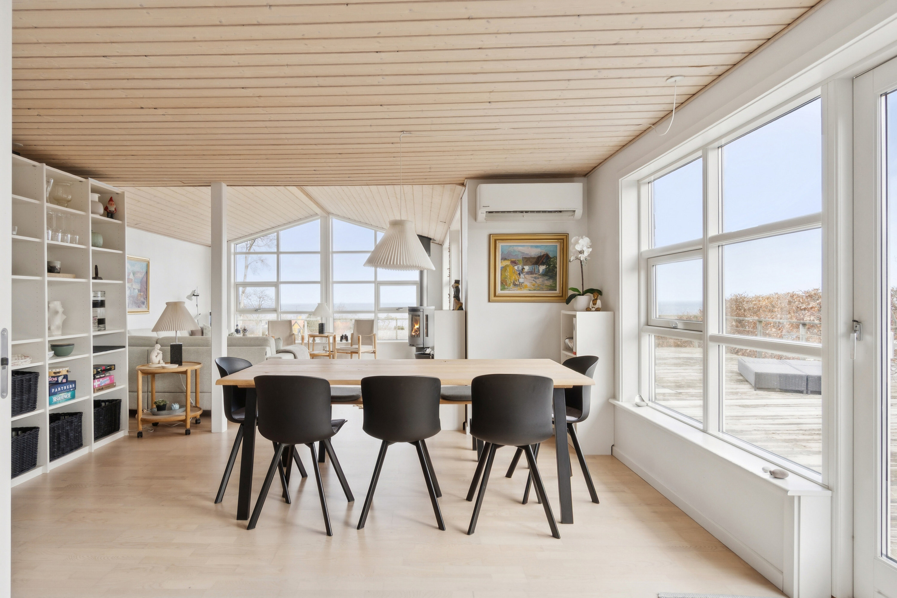 Fremhævet spisestue billede i fuldskærmstilstand. Billede af Lundegårdsvej 4, Sandkås, 3770 Allinge