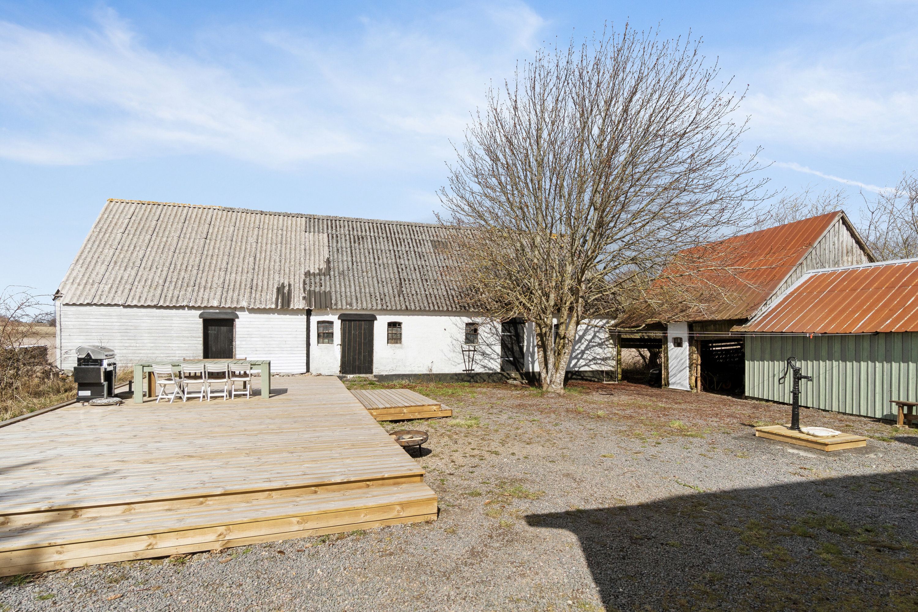 Fremhævet set fra haven billede i fuldskærmstilstand. Billede af Flæskedalsvej 1, Østerlars, 3760 Gudhjem