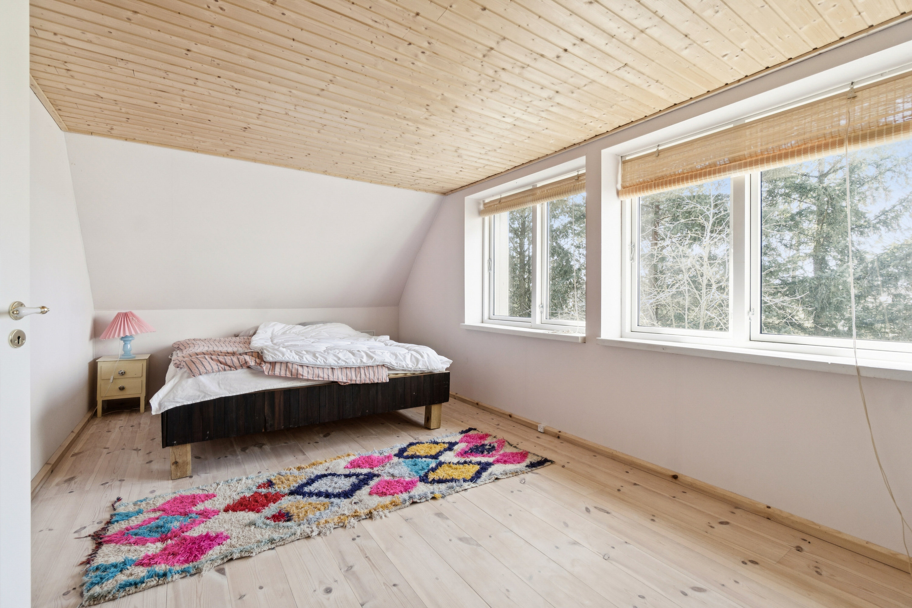 Fremhævet soveværelse billede i fuldskærmstilstand. Billede af Flæskedalsvej 1, Østerlars, 3760 Gudhjem