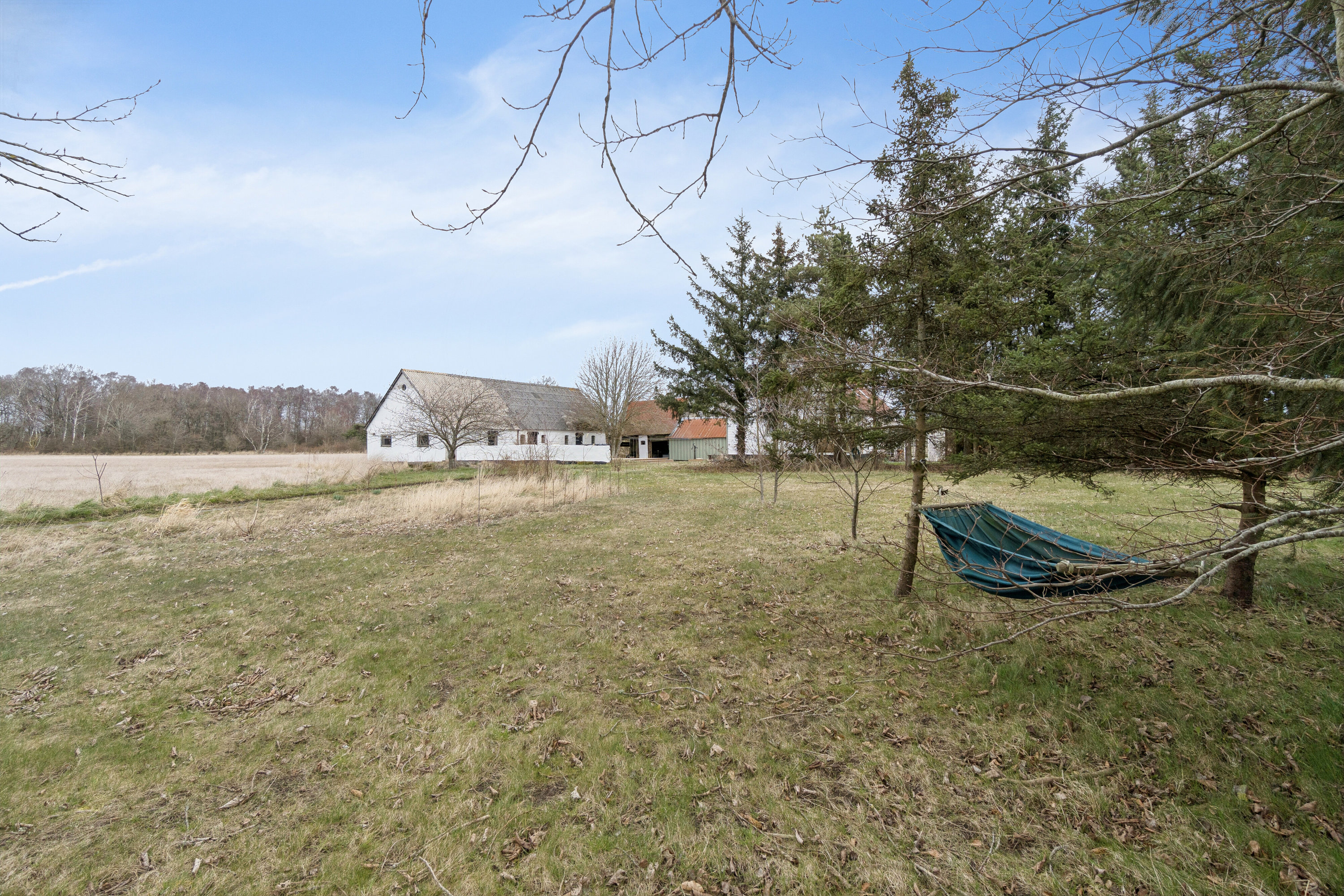 Fremhævet udendørs billede i fuldskærmstilstand. Billede af Flæskedalsvej 1, Østerlars, 3760 Gudhjem