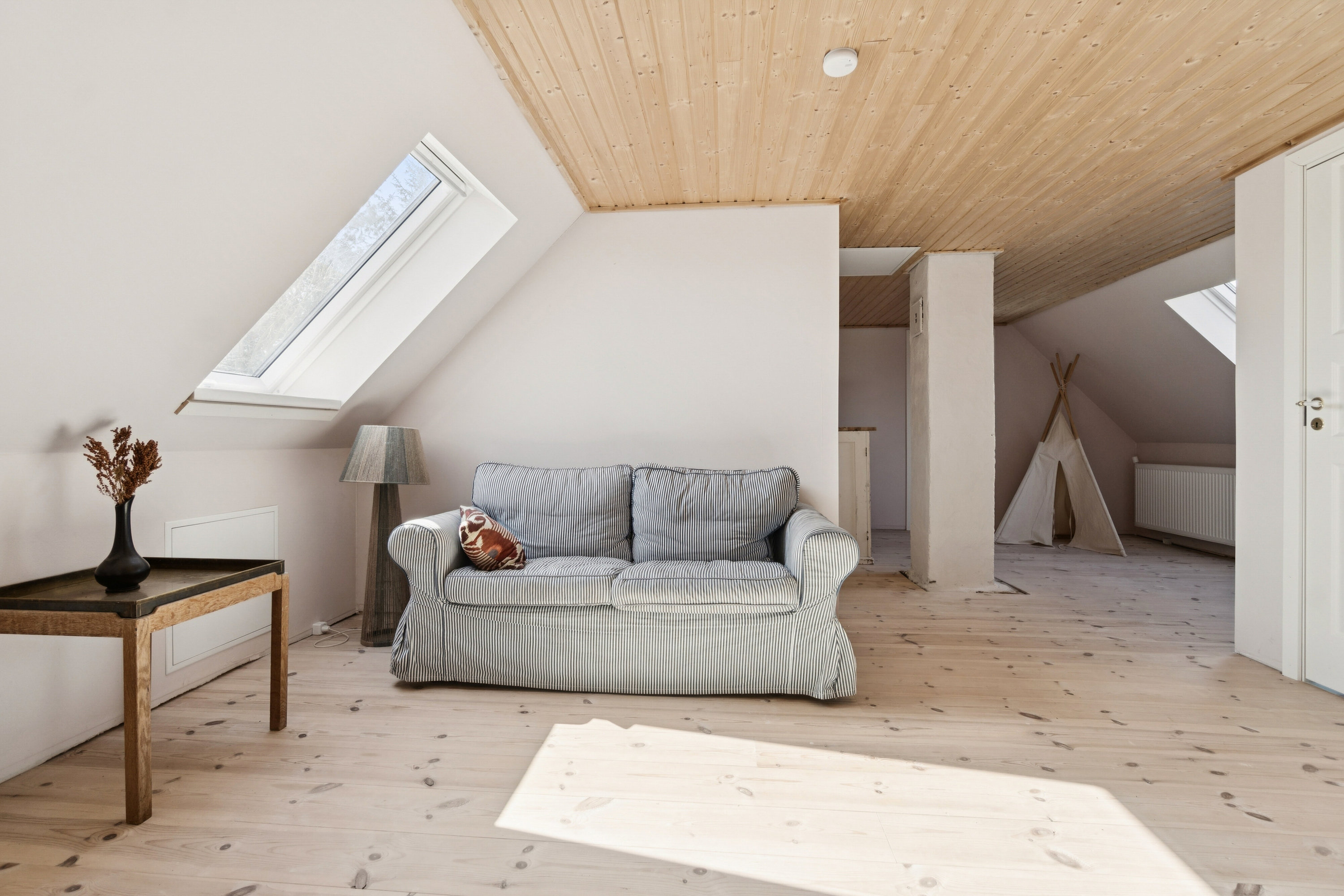 Fremhævet værelse billede i fuldskærmstilstand. Billede af Flæskedalsvej 1, Østerlars, 3760 Gudhjem