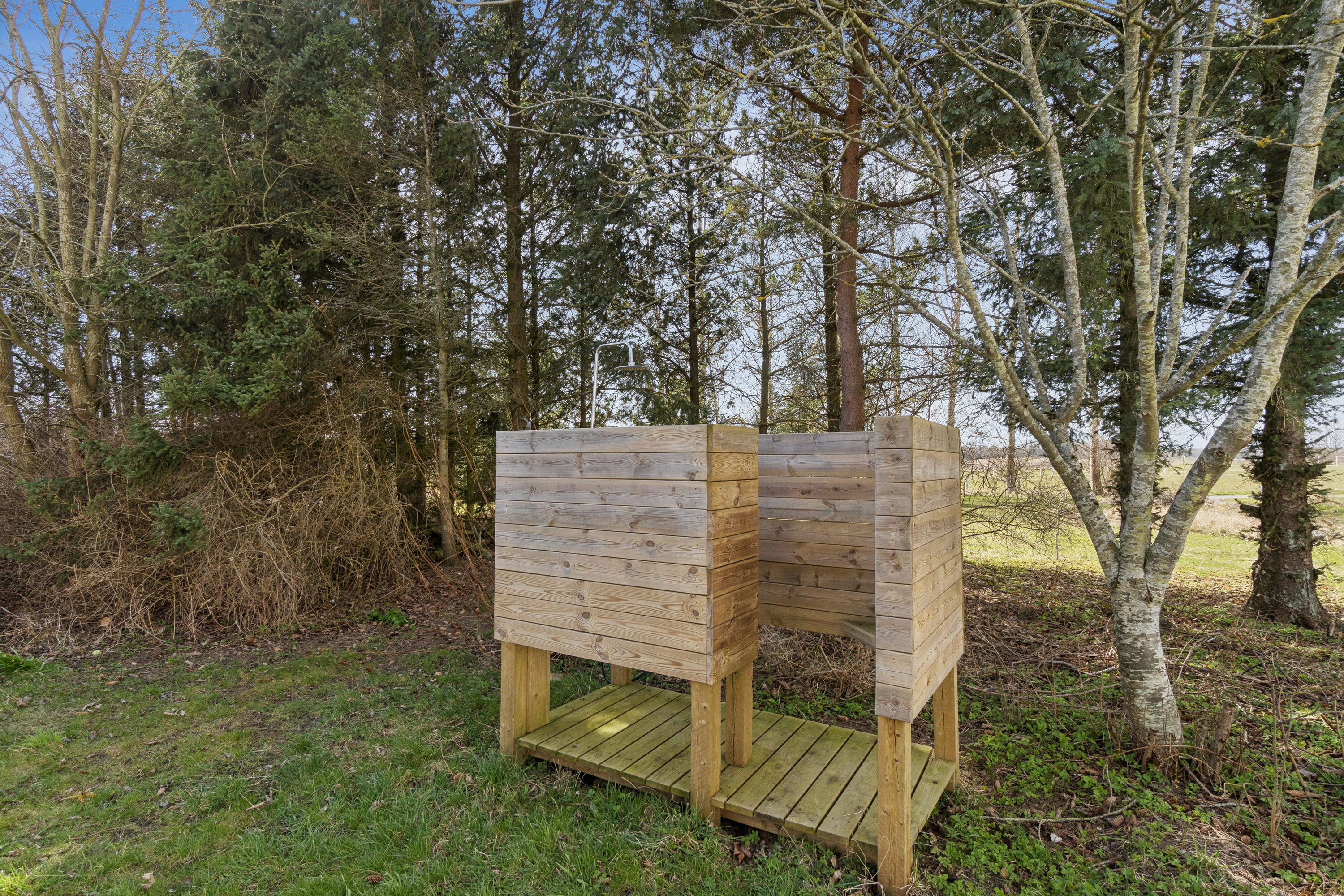 Fremhævet udendørs billede i fuldskærmstilstand. Billede af Flæskedalsvej 1, Østerlars, 3760 Gudhjem