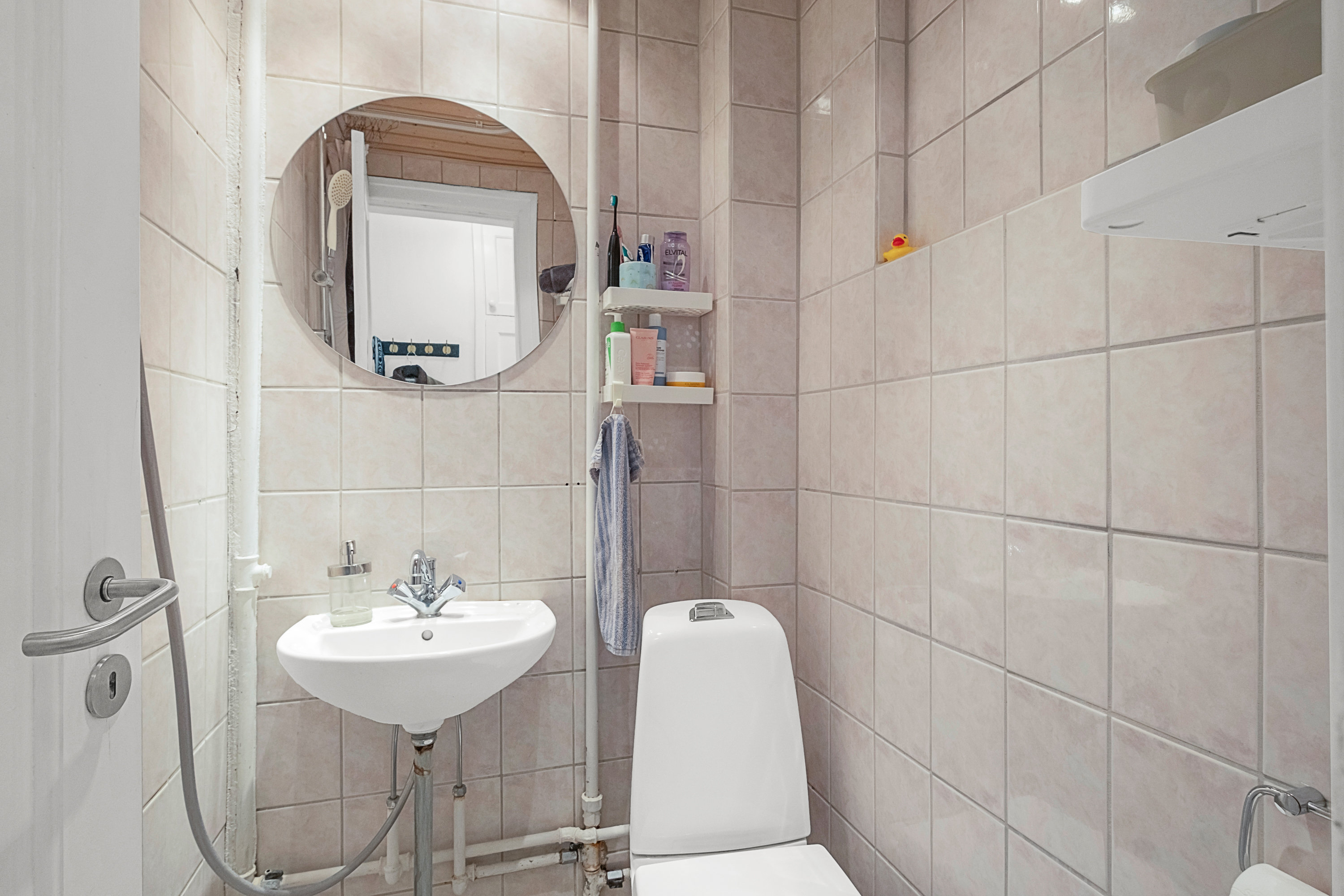 Fremhævet badeværelse billede i fuldskærmstilstand. Billede af Silkeborgvej 138, 2. tv., 8000 Aarhus C