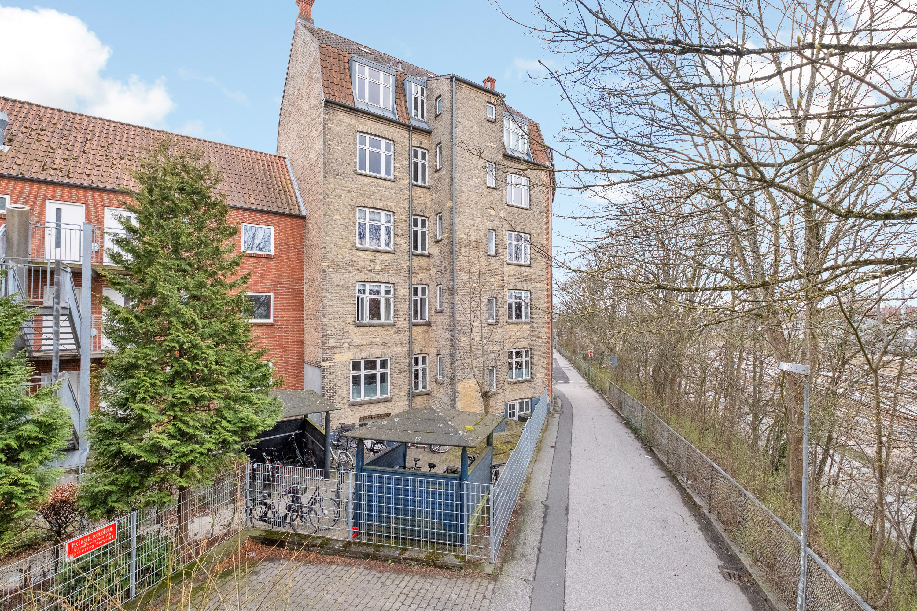 Fremhævet bag facade billede i fuldskærmstilstand. Billede af Ewaldsgade 14, 3. tv., 8000 Aarhus C