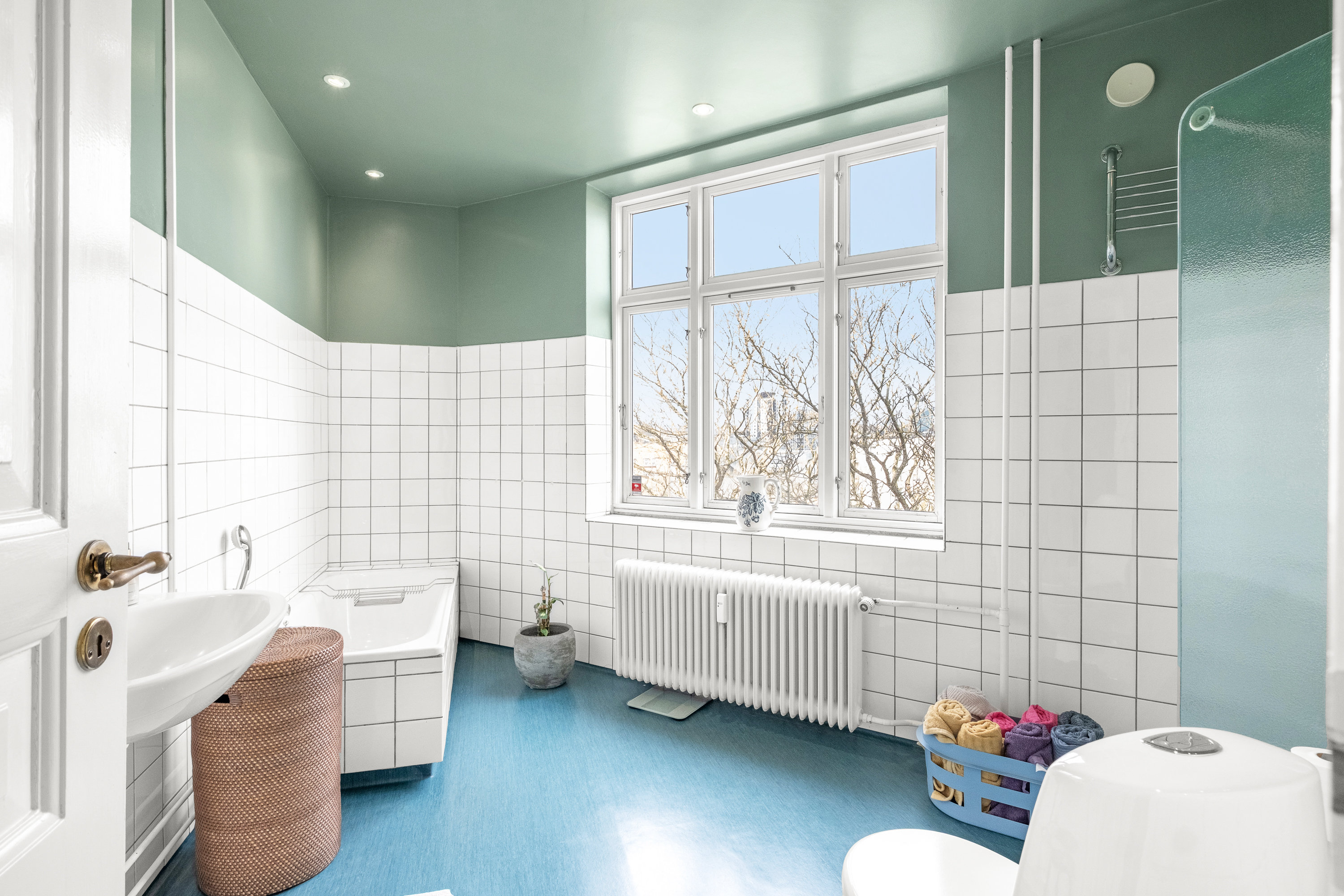 Fremhævet badeværelse billede i fuldskærmstilstand. Billede af Ewaldsgade 14, 3. tv., 8000 Aarhus C