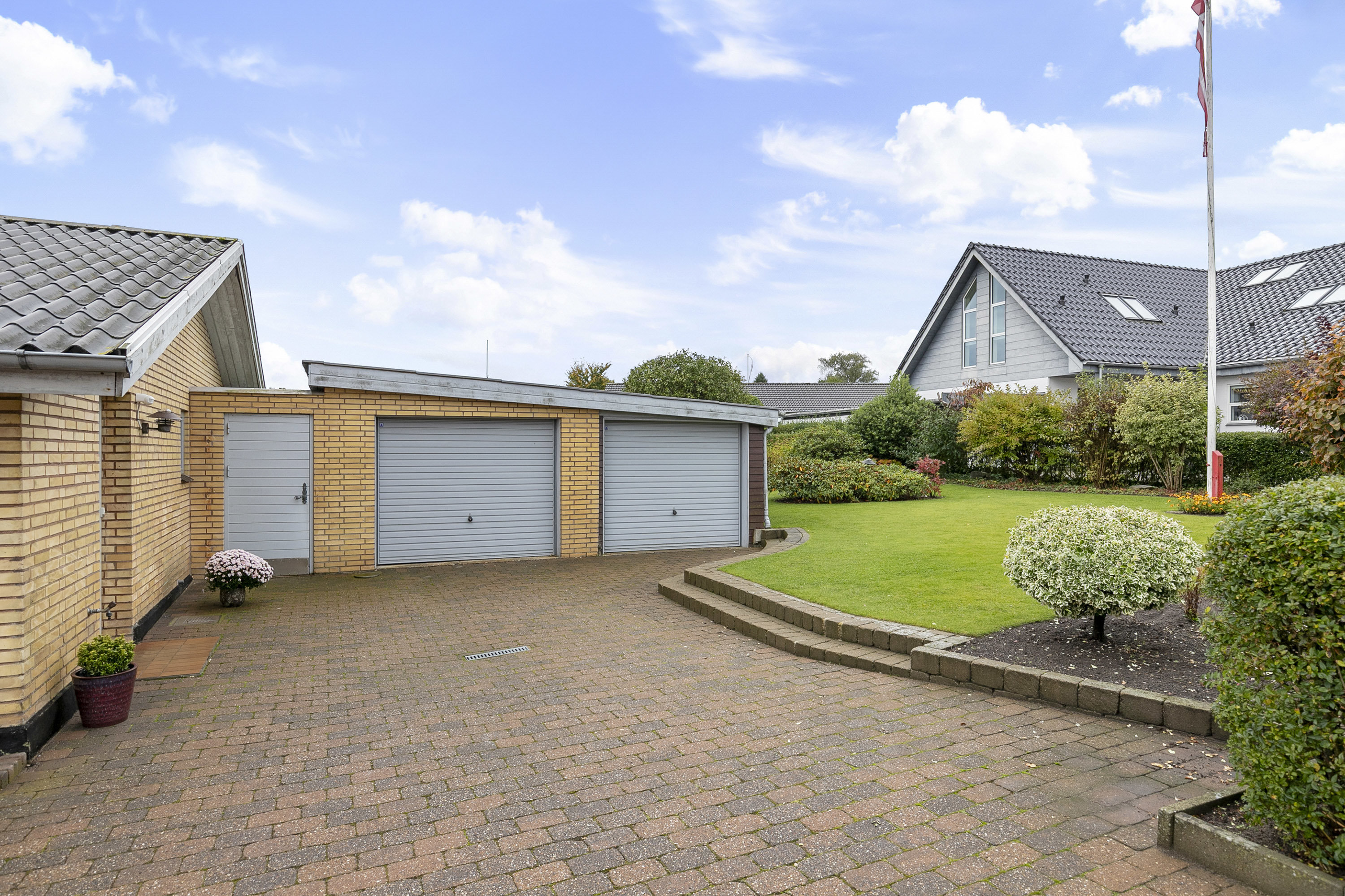 Fremhævet garage billede i fuldskærmstilstand. Billede af Vestervænget 8, 9530 Støvring