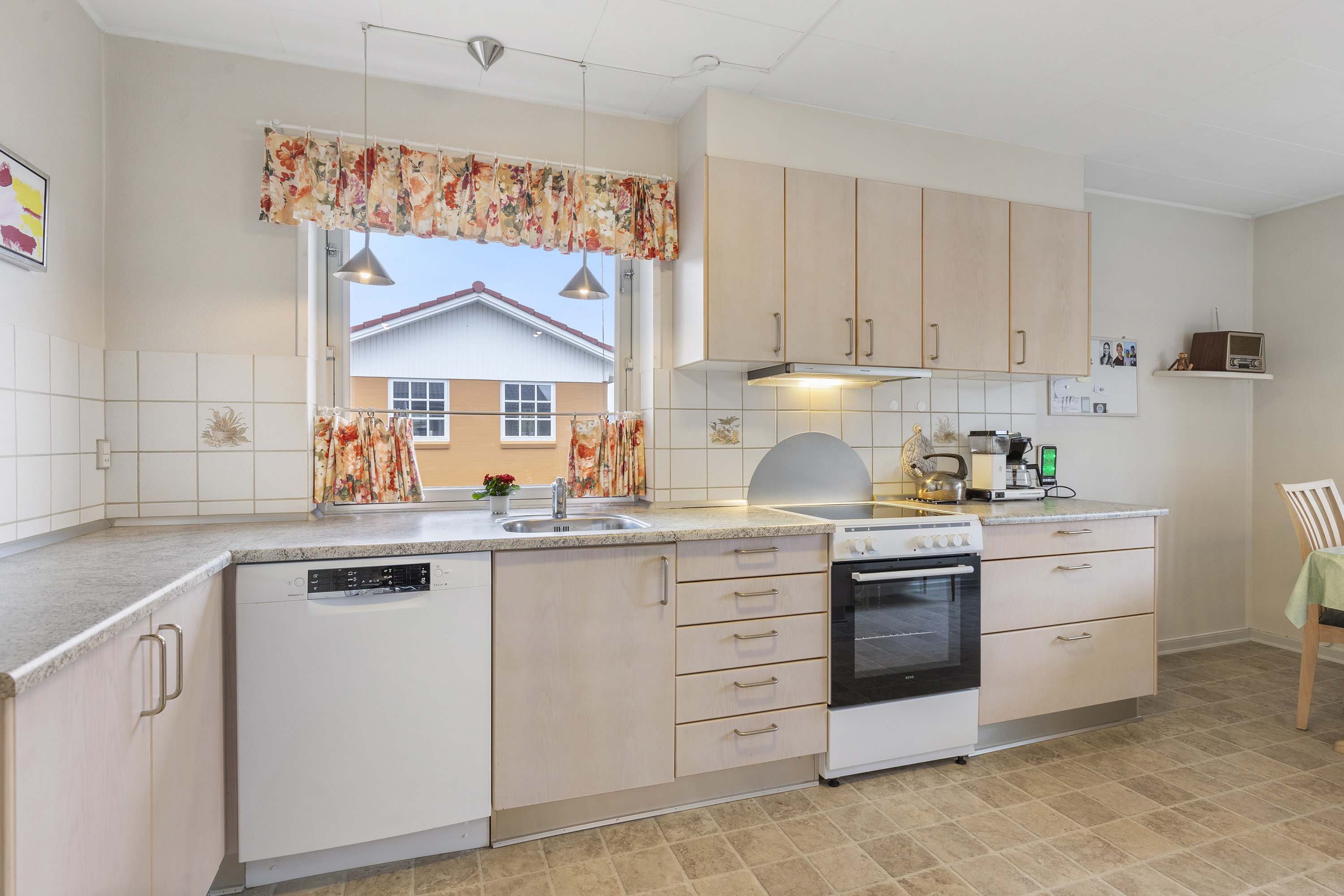 Fremhævet køkken billede i fuldskærmstilstand. Billede af Vestervænget 8, 9530 Støvring