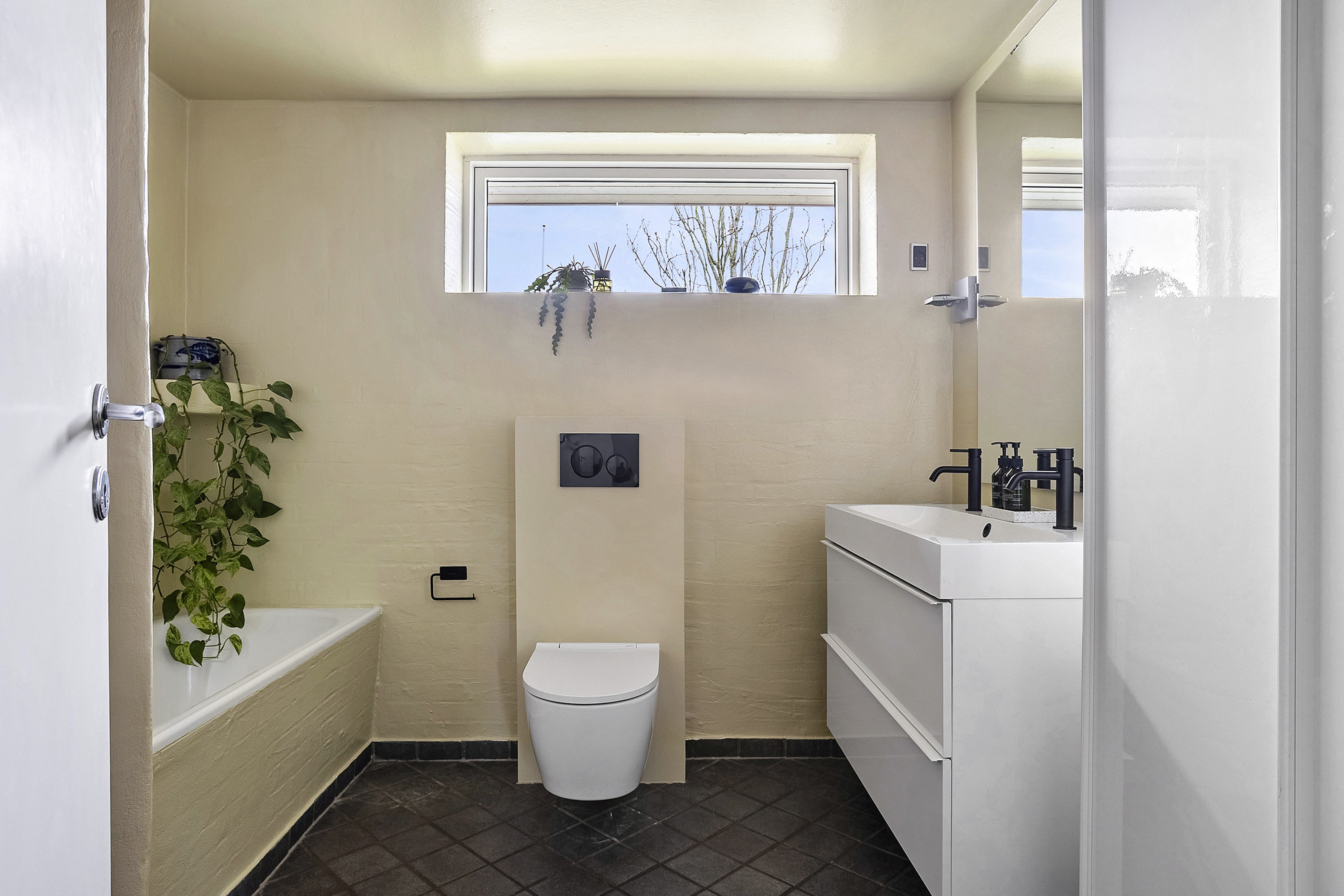 Fremhævet badeværelse billede i fuldskærmstilstand. Billede af Kystbækvej 4, Holsted St, 6670 Holsted