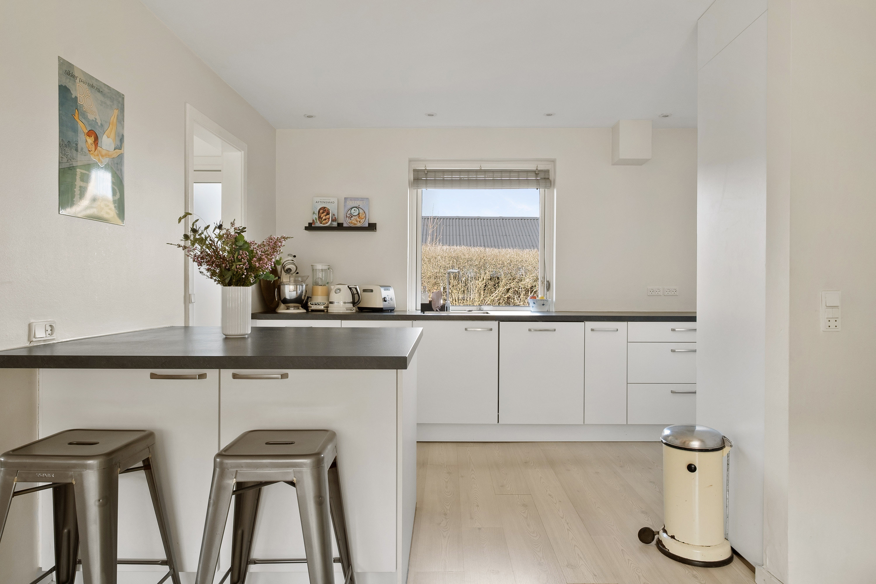 Fremhævet køkken billede i fuldskærmstilstand. Billede af Lucernevej 12, 3450 Allerød