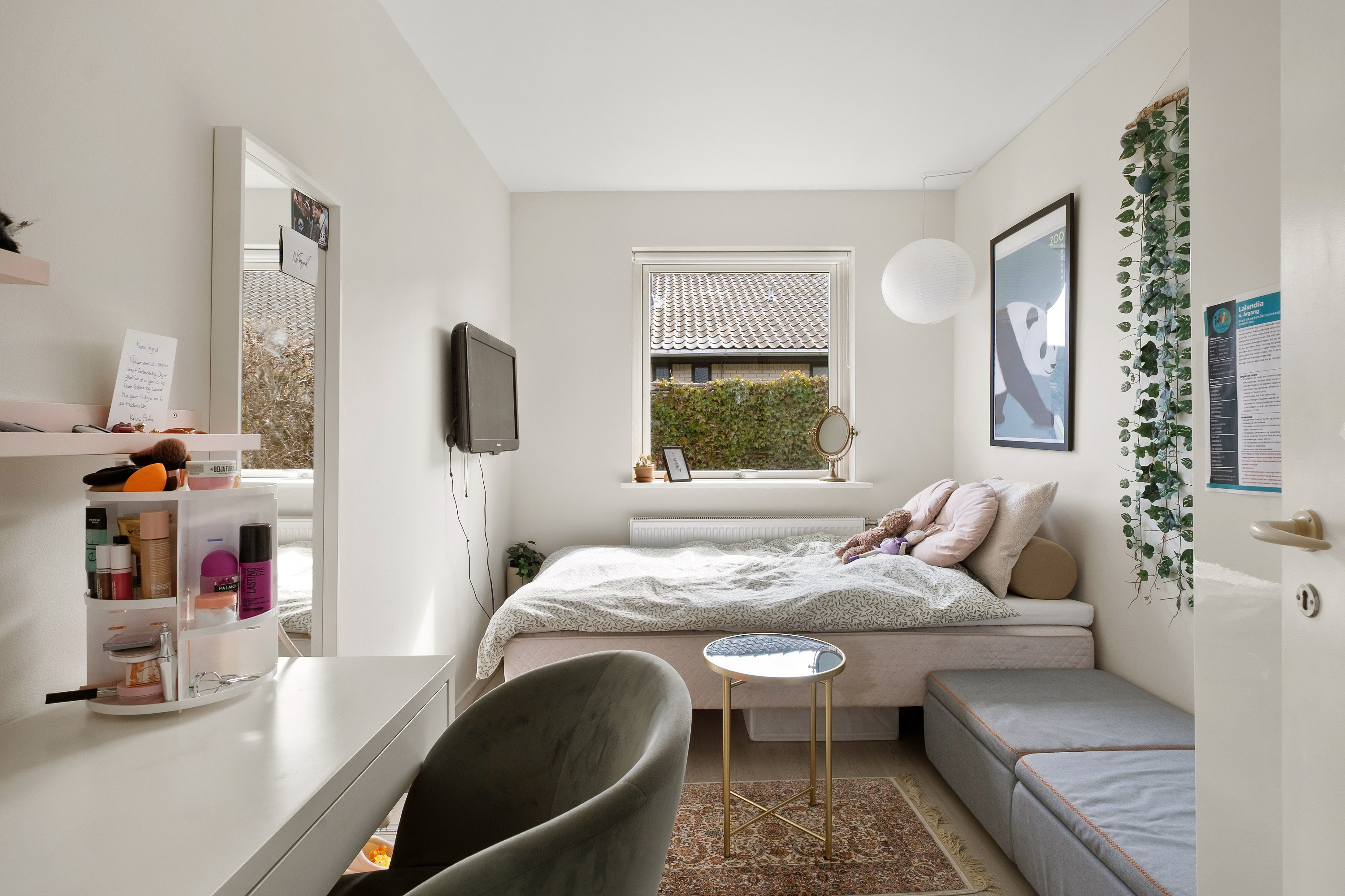 Fremhævet soveværelse billede i fuldskærmstilstand. Billede af Lucernevej 12, 3450 Allerød