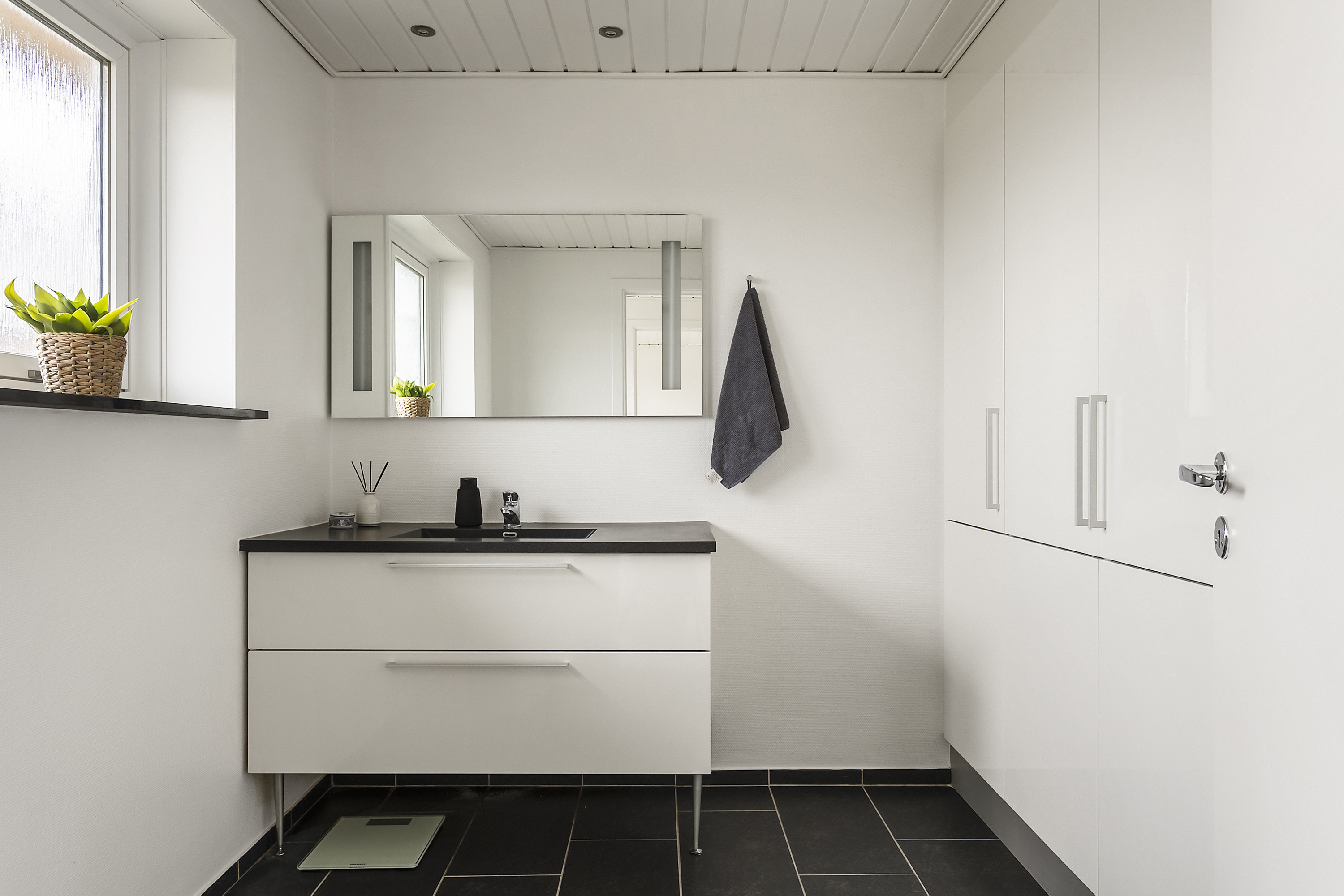 Fremhævet badeværelse billede i fuldskærmstilstand. Billede af Birkevænget 51, 6541 Bevtoft