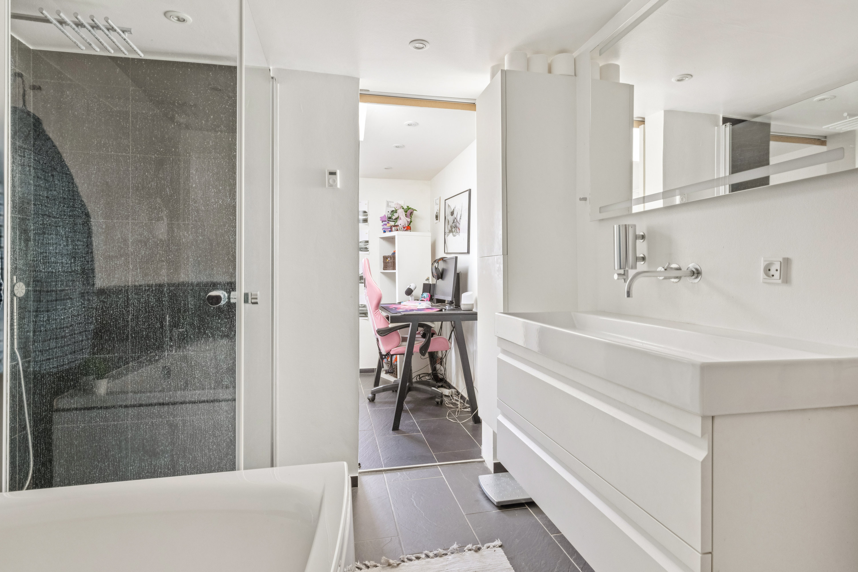 Fremhævet badeværelse billede i fuldskærmstilstand. Billede af Bøggildsvej 5, Todbjerg, 8530 Hjortshøj