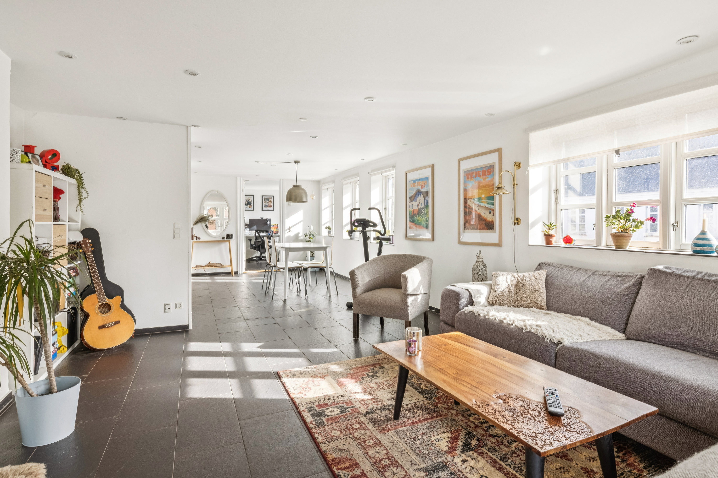 Fremhævet stue billede i fuldskærmstilstand. Billede af Bøggildsvej 5, Todbjerg, 8530 Hjortshøj