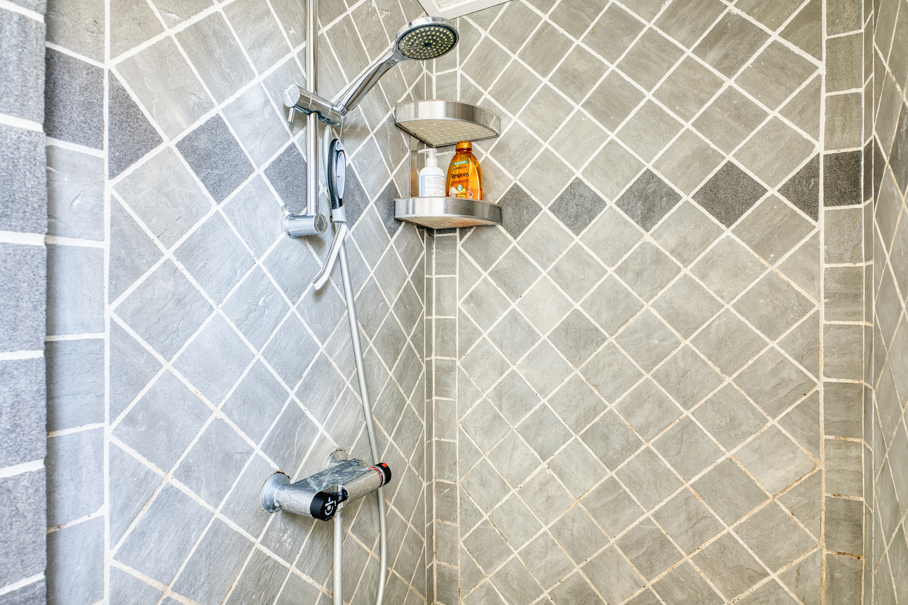 Fremhævet badeværelse billede i fuldskærmstilstand. Billede af Bynkevejen 1, 4874 Gedser