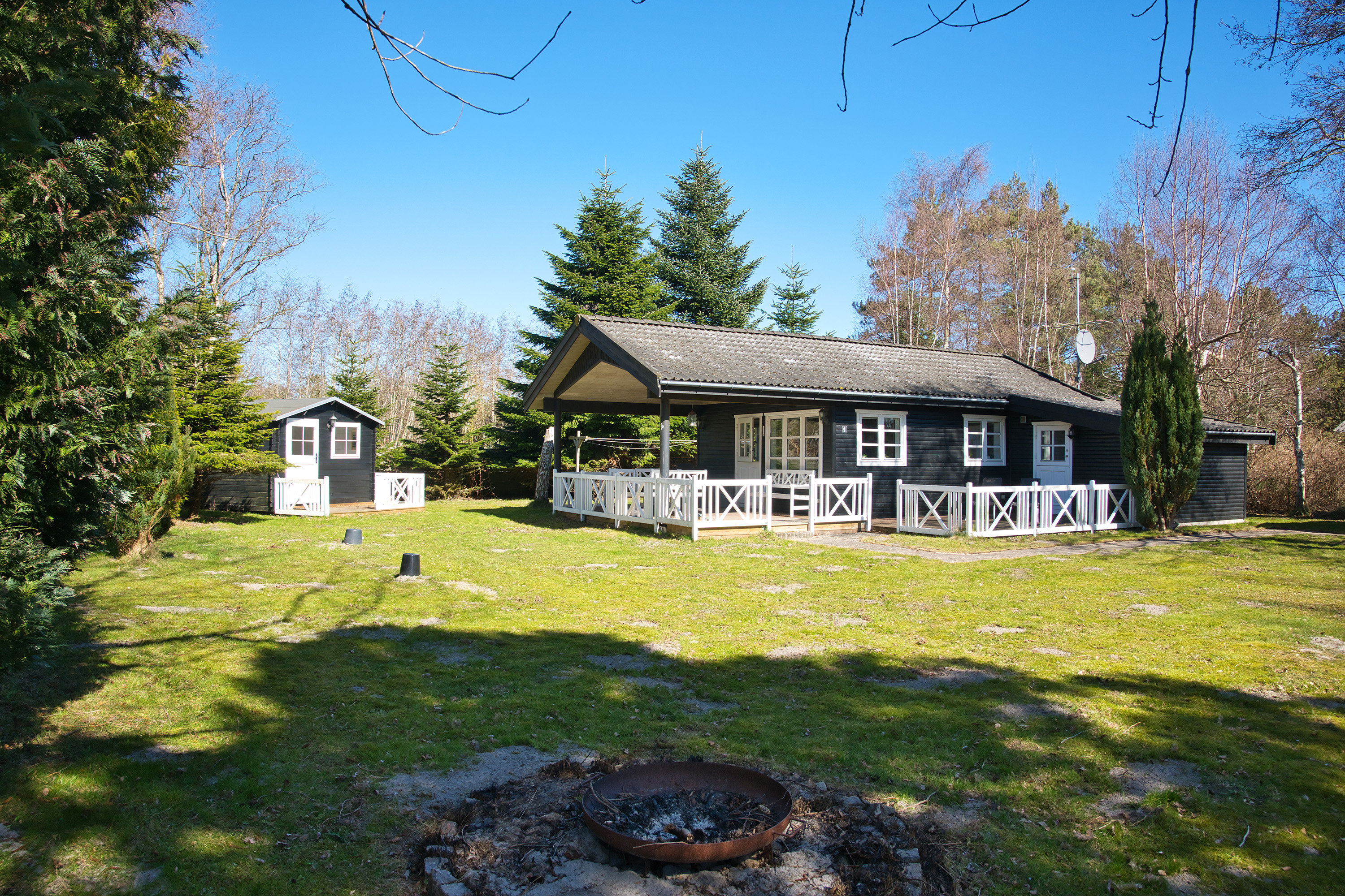 Fremhævet facade havesiden billede i fuldskærmstilstand. Billede af Bynkevejen 1, 4874 Gedser