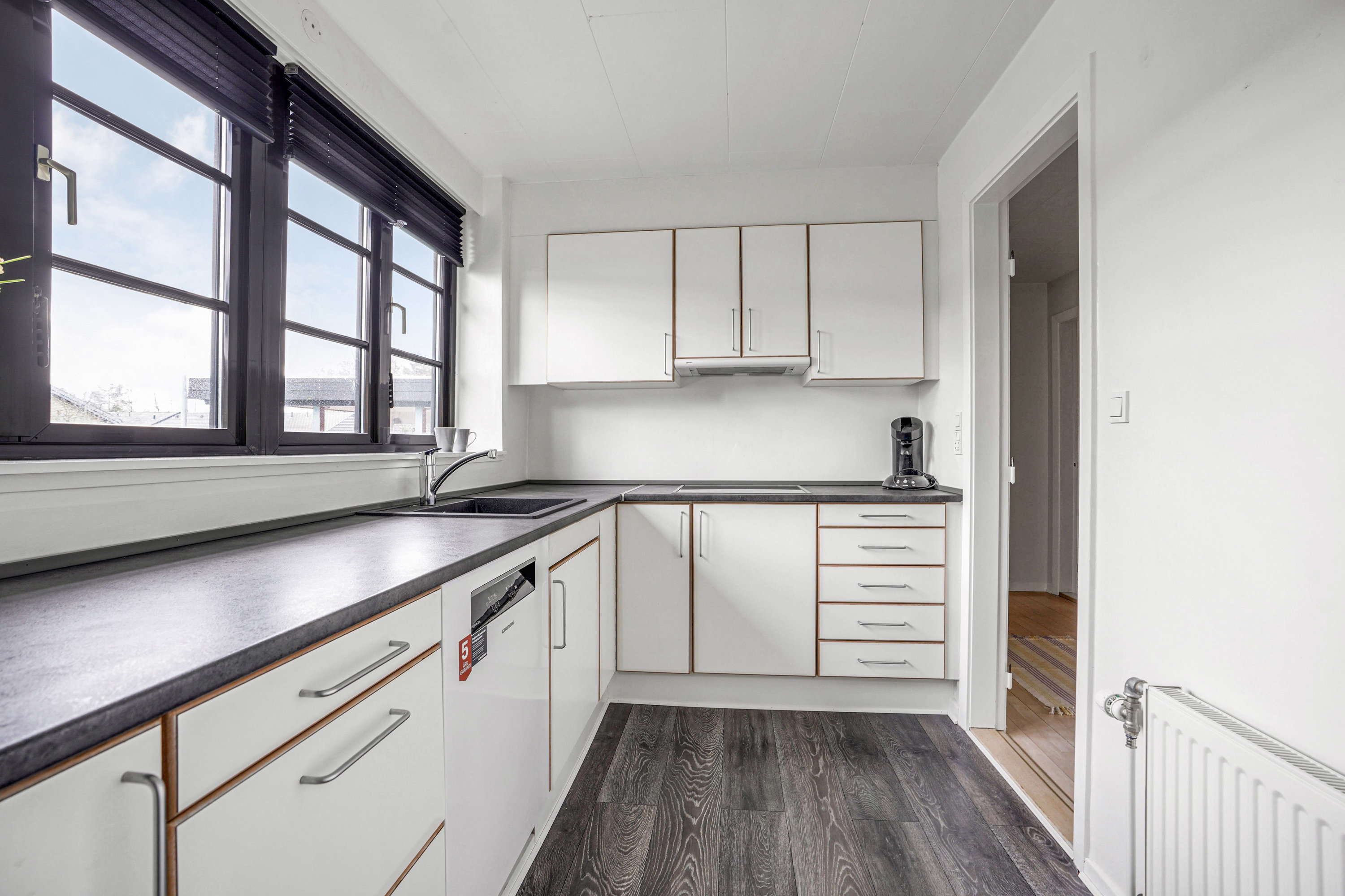 Fremhævet køkken billede i fuldskærmstilstand. Billede af Skrænten 29, Næsby, 5270 Odense N