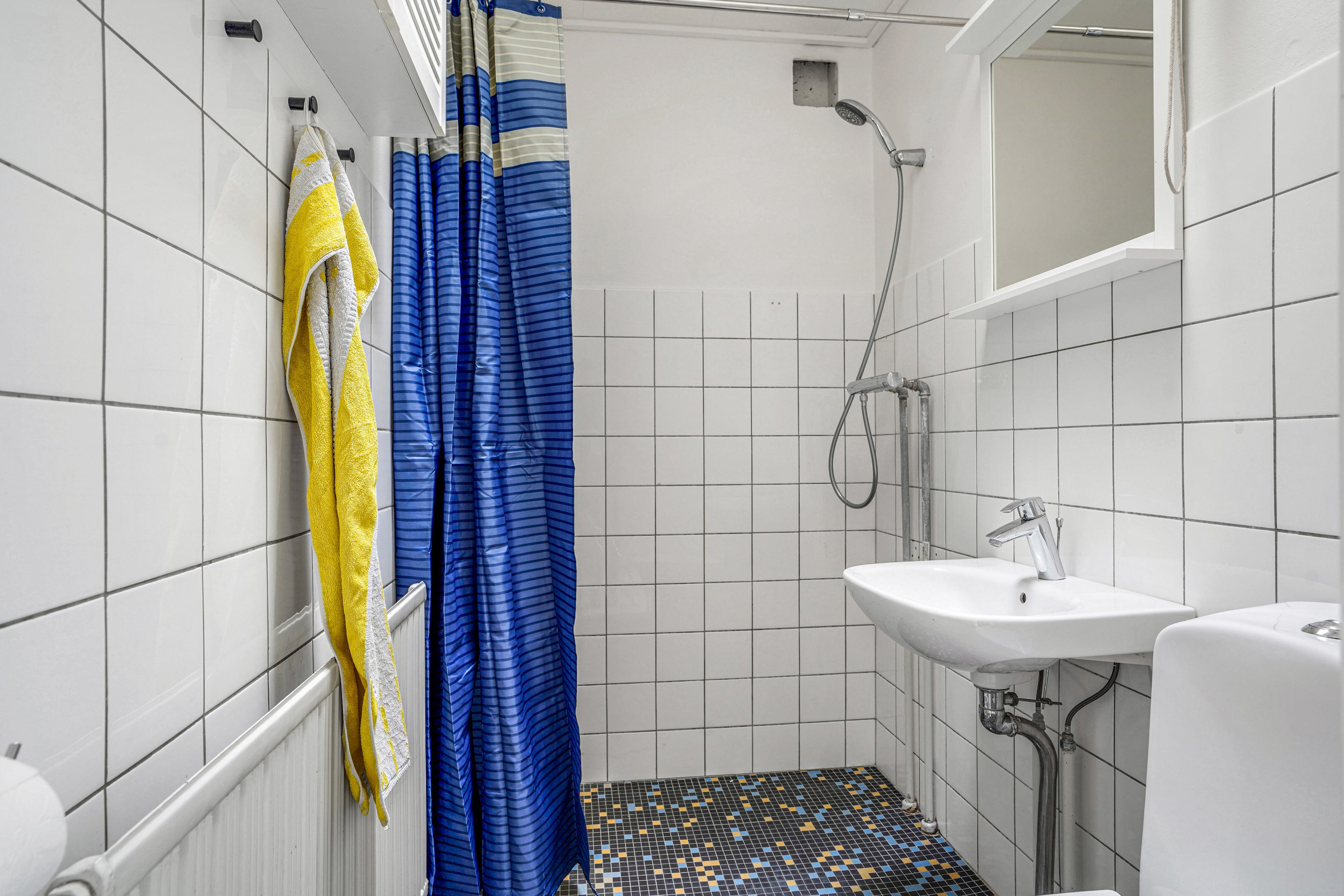 Fremhævet badeværelse billede i fuldskærmstilstand. Billede af Skrænten 29, Næsby, 5270 Odense N