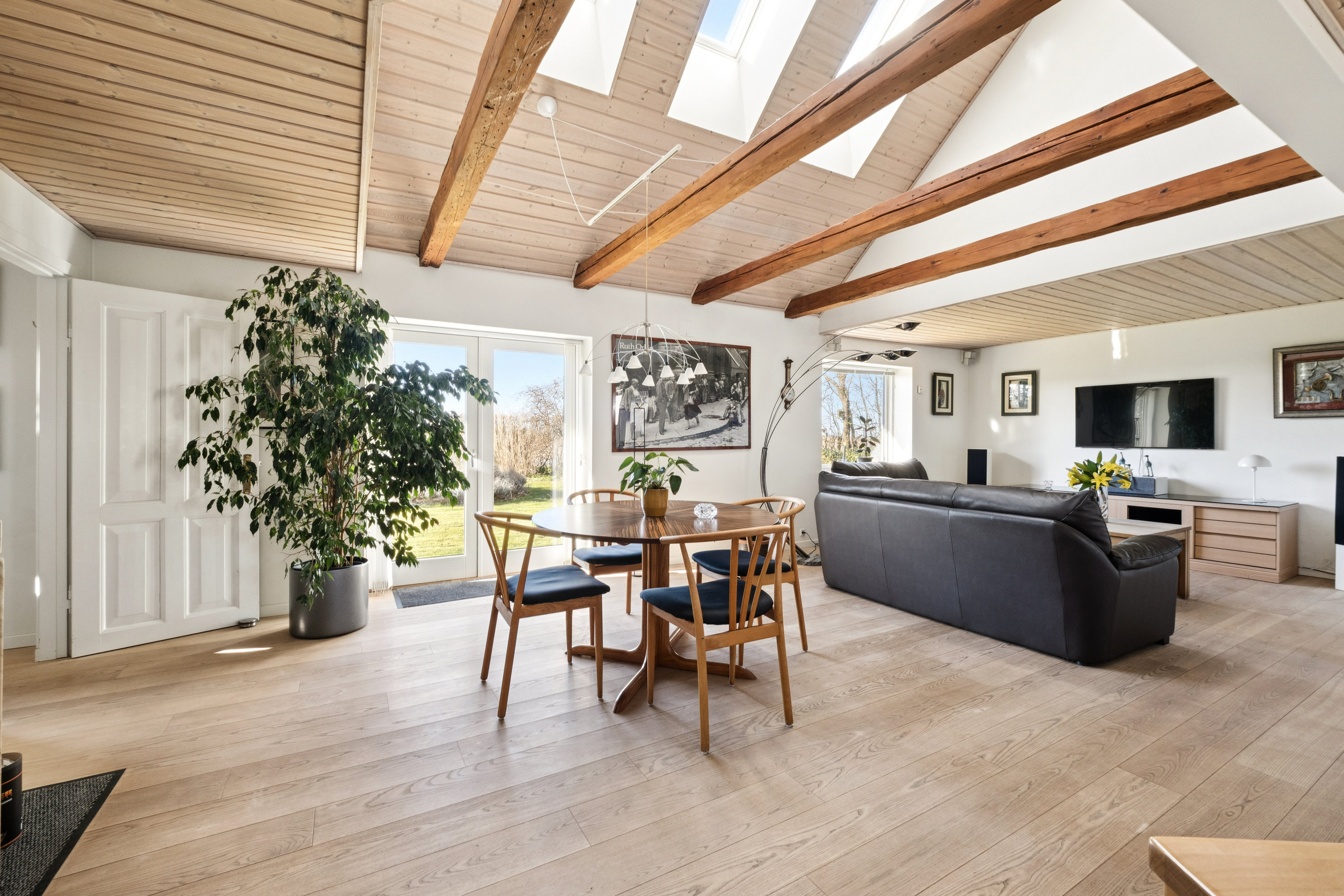 Fremhævet stue billede i fuldskærmstilstand. Billede af Sallingsundvej 94, Harre, 7870 Roslev