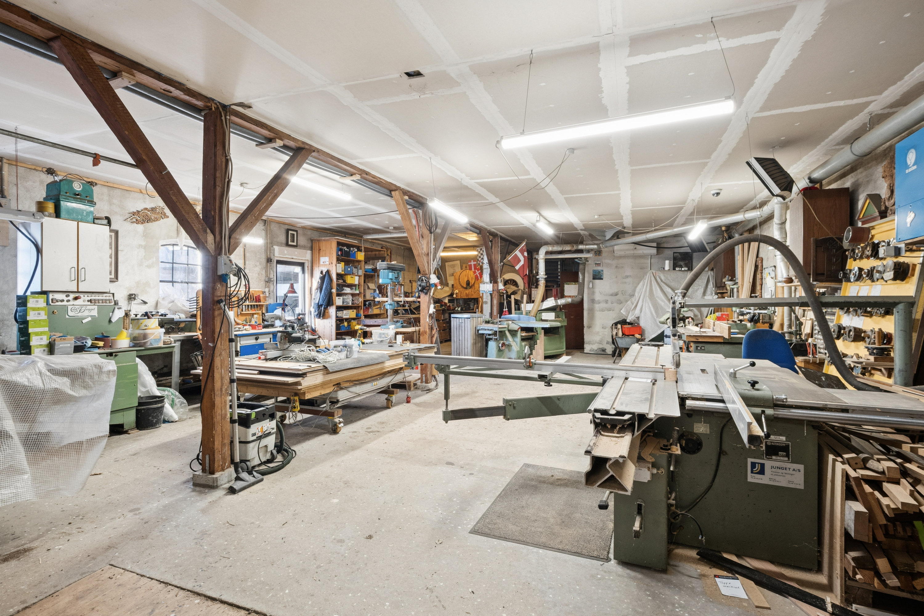 Fremhævet garage billede i fuldskærmstilstand. Billede af Sallingsundvej 94, Harre, 7870 Roslev