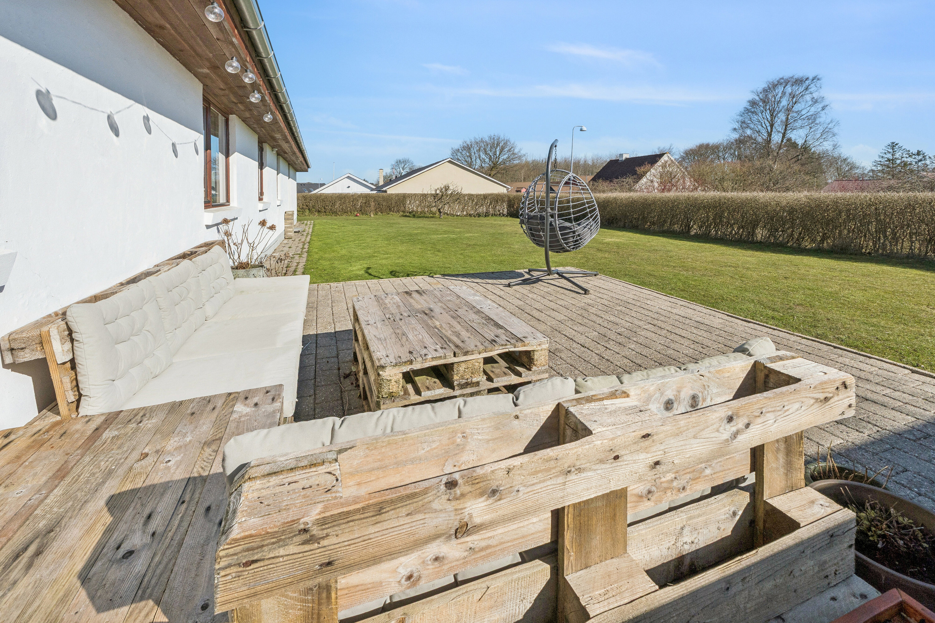 Fremhævet terrasse billede i fuldskærmstilstand. Billede af Elmevej 15, Salten, 8653 Them