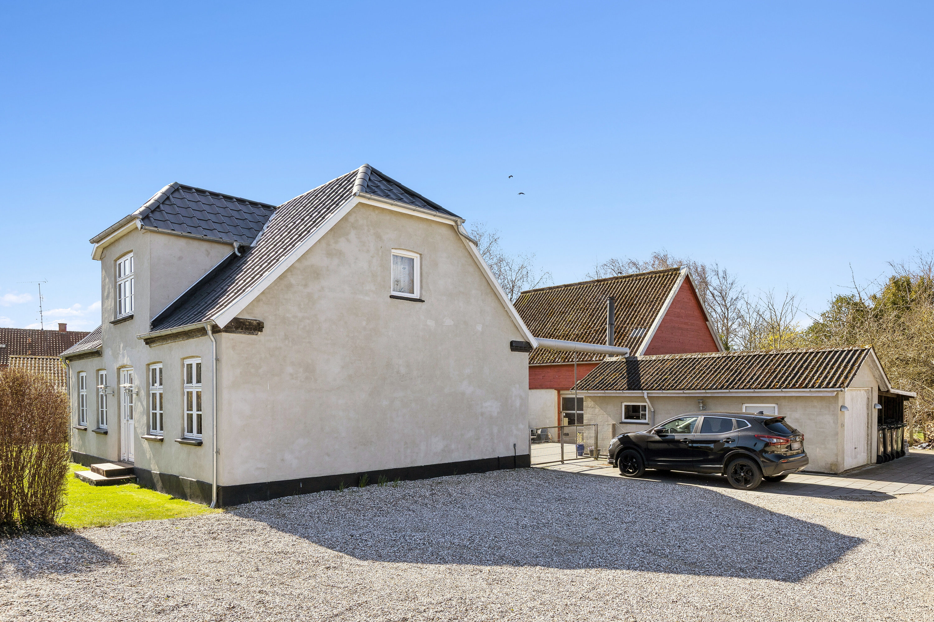 Fremhævet set fra vejen billede i fuldskærmstilstand. Billede af Gl Præstøvej 33, 4735 Mern