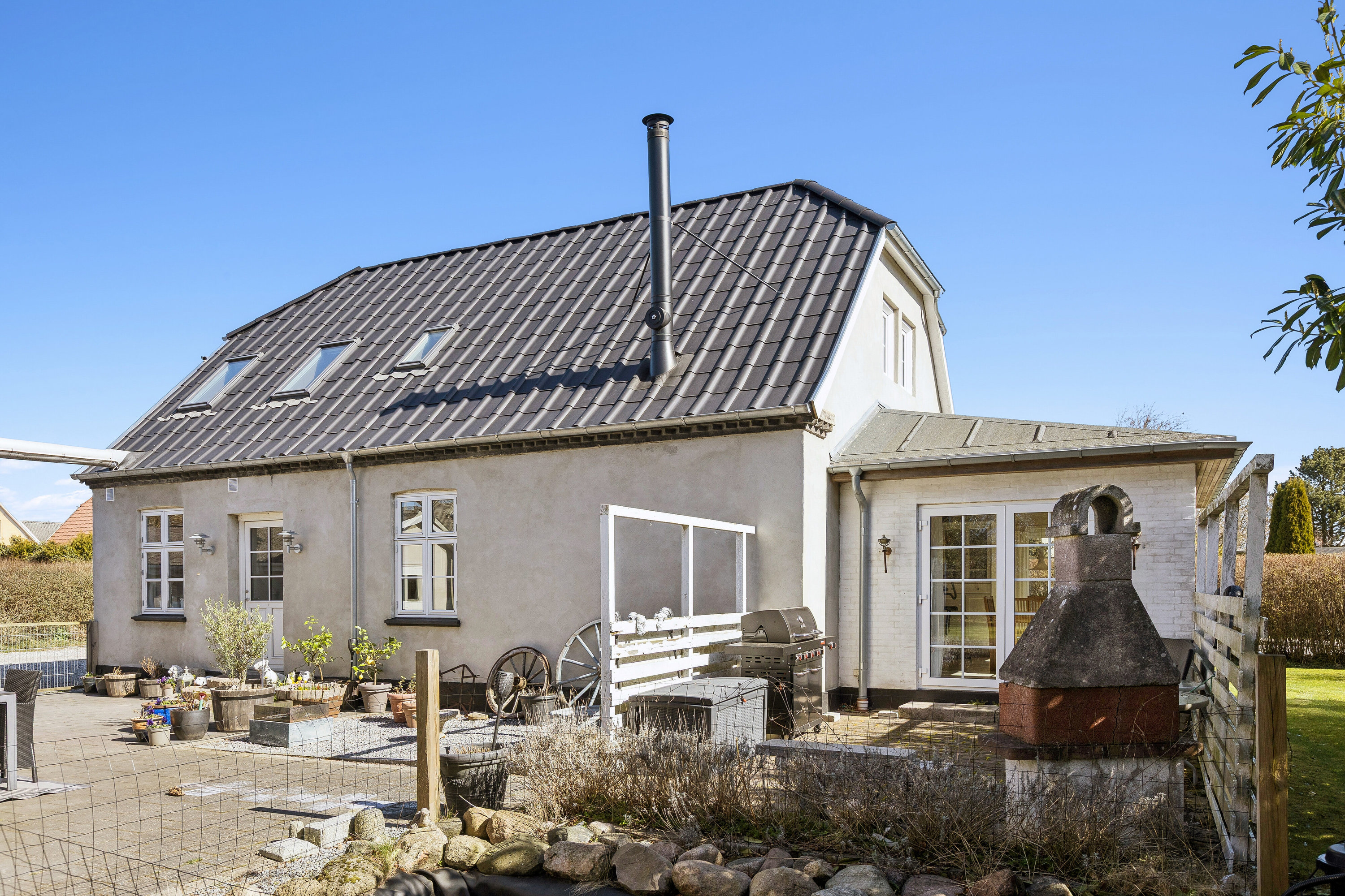 Fremhævet set fra vejen billede i fuldskærmstilstand. Billede af Gl Præstøvej 33, 4735 Mern