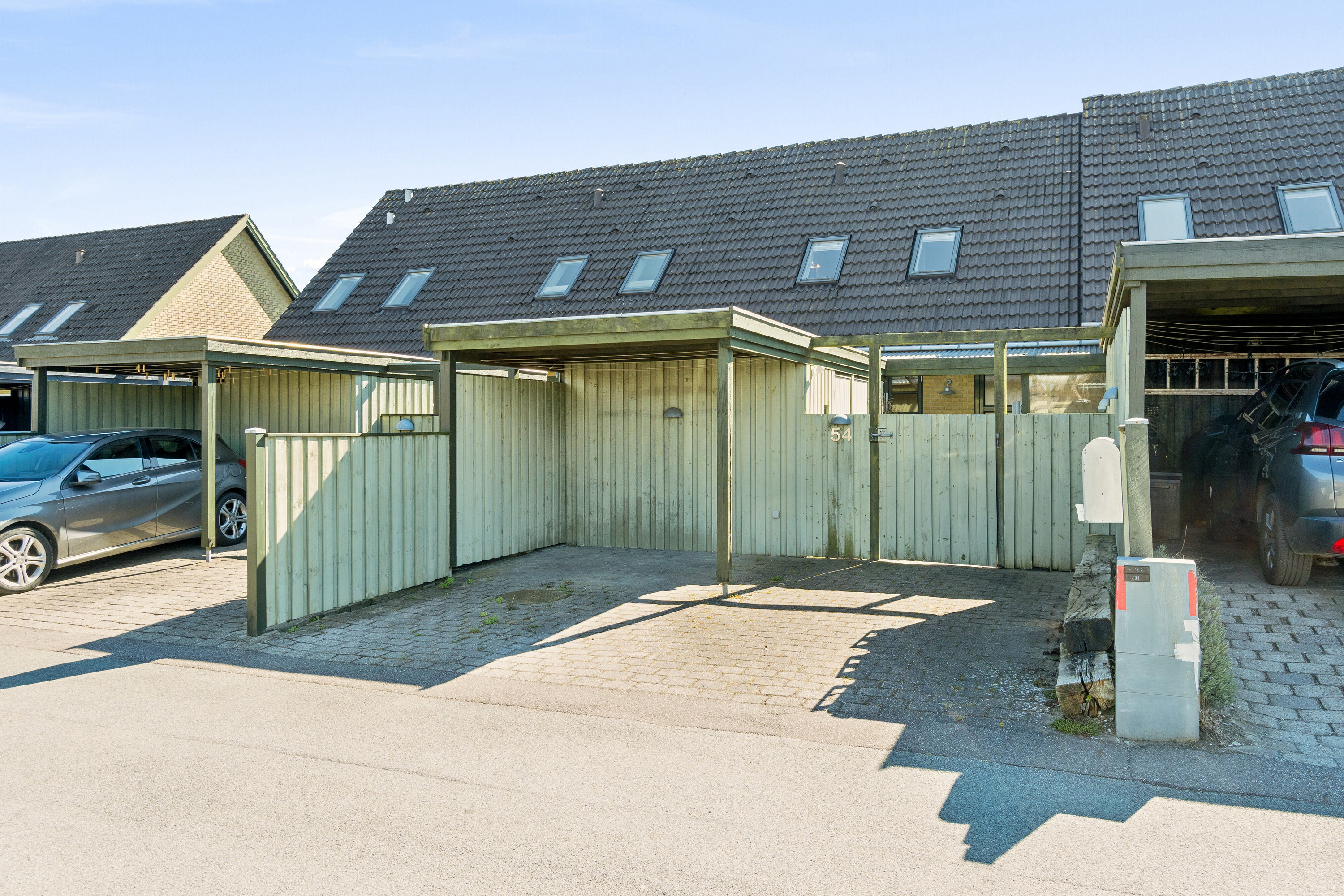 Fremhævet set fra vejen billede i fuldskærmstilstand. Billede af Rømøparken 54, 4200 Slagelse