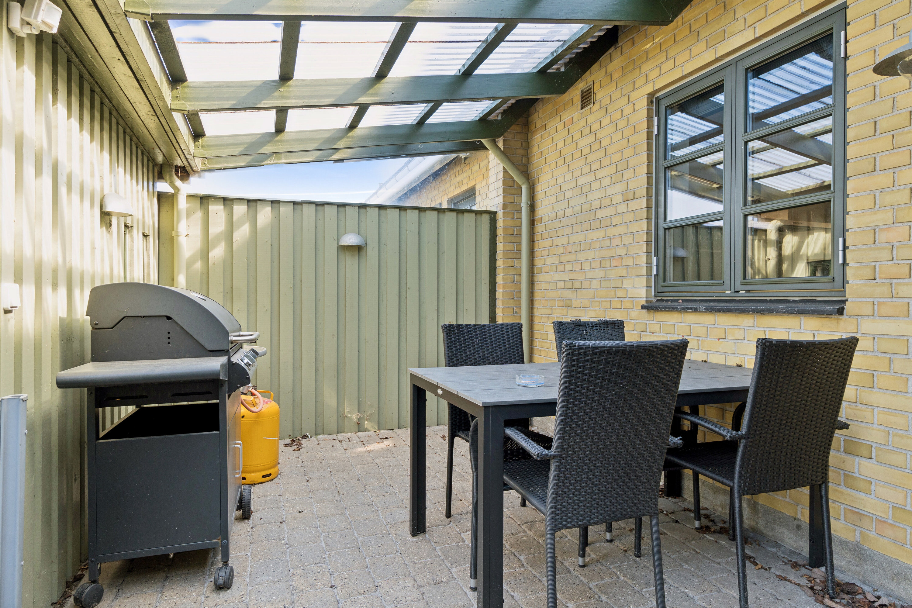 Fremhævet overdækket terrasse billede i fuldskærmstilstand. Billede af Rømøparken 54, 4200 Slagelse